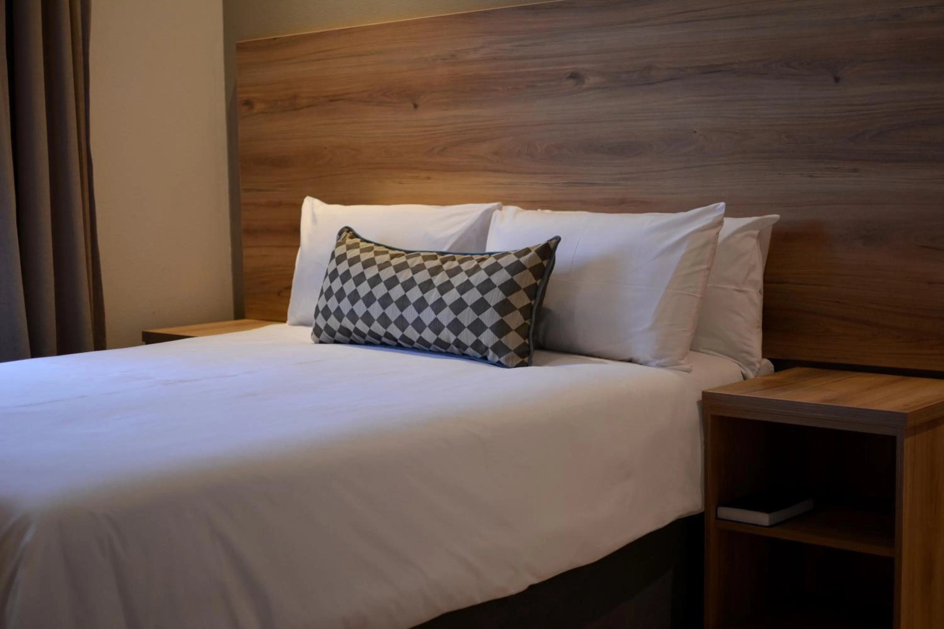 Bed in Regal Inn Hotel Midrand