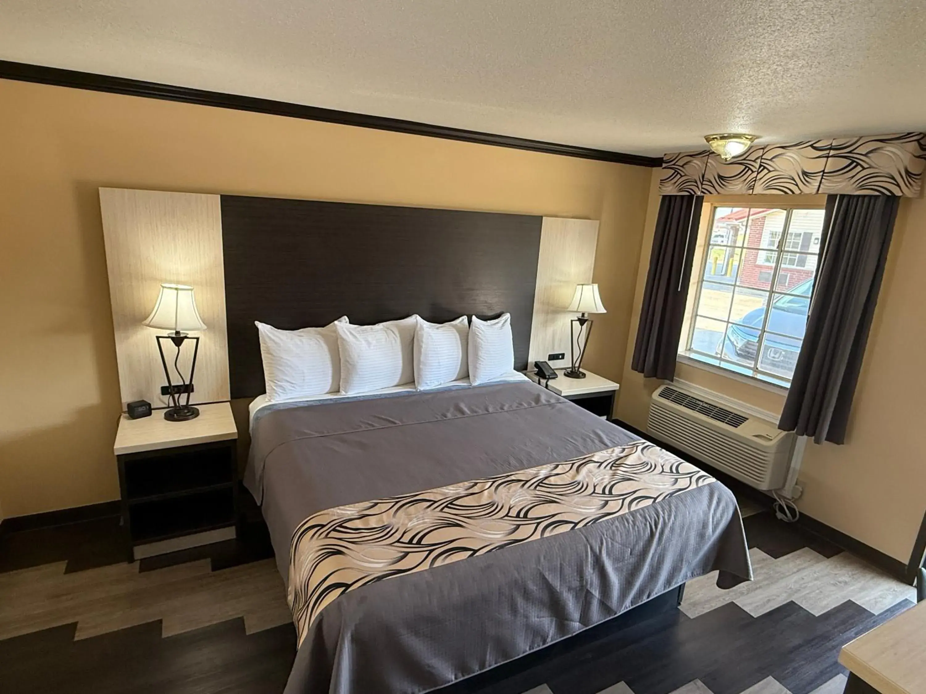 King Room - Non-Smoking in Regency 7 Motel King Room - Non-Smoking in Regency 7 Motel