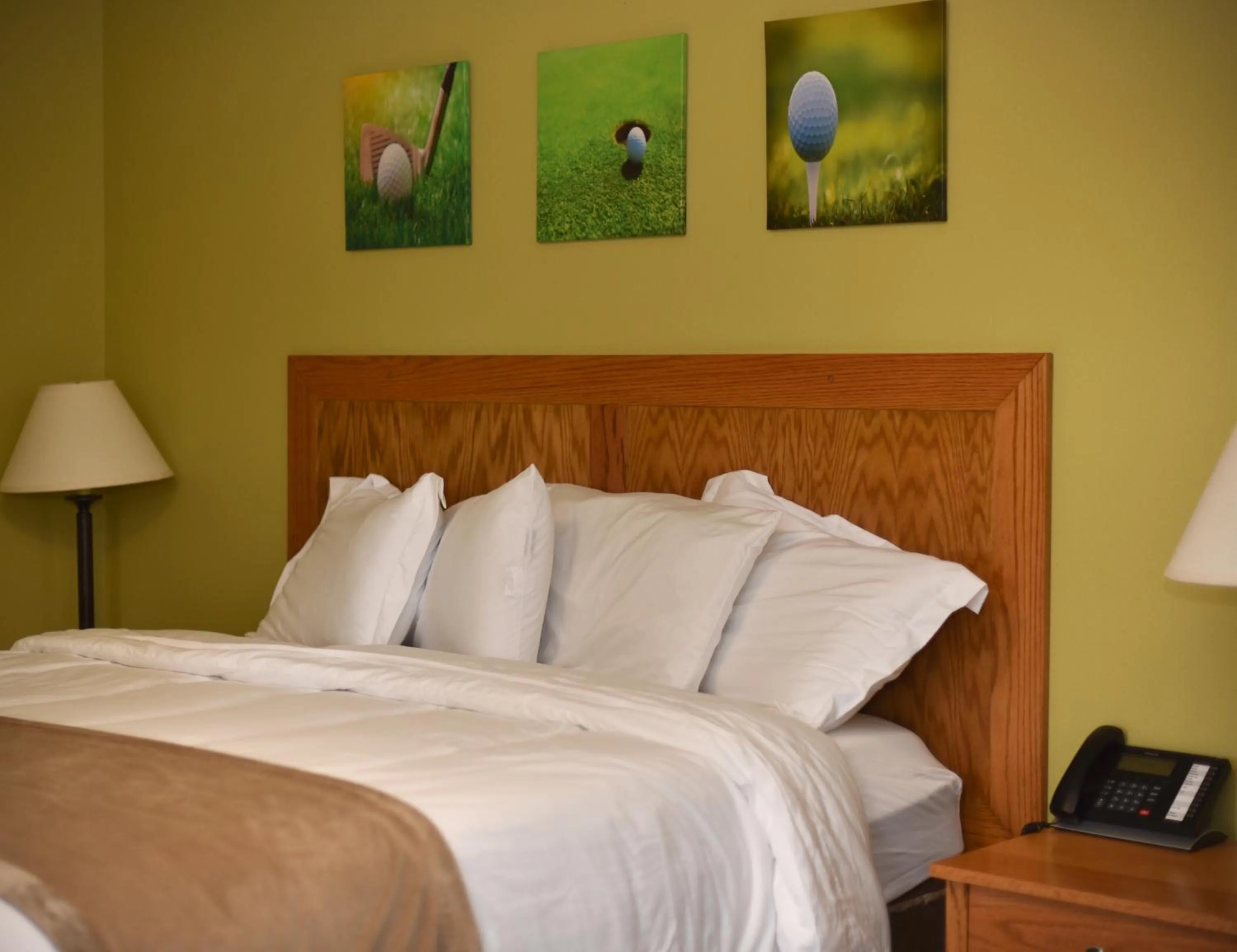 Bed in Champions Black Bear Lodge