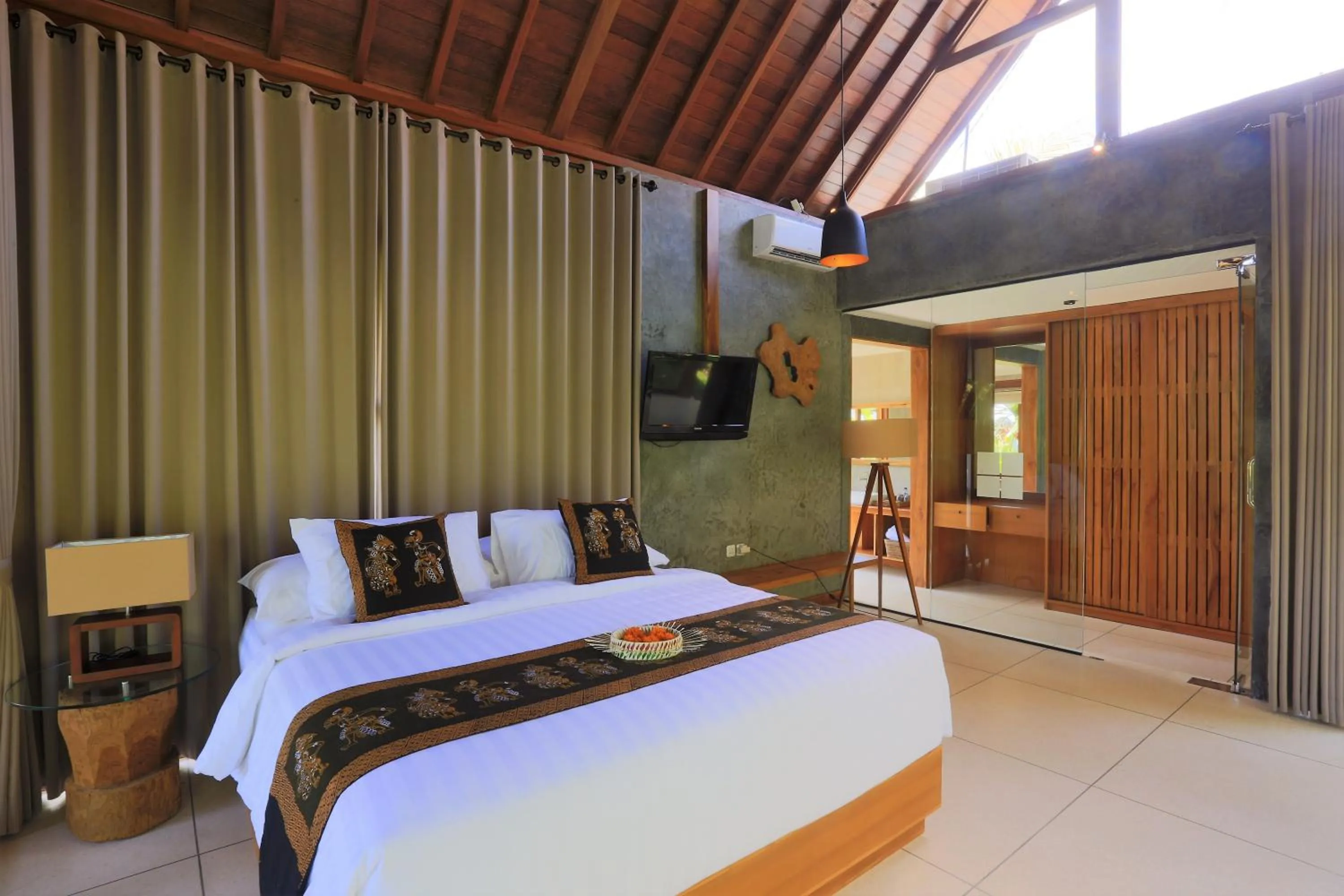 Photo of the whole room, Bed in Ume Sri Villas Ubud
