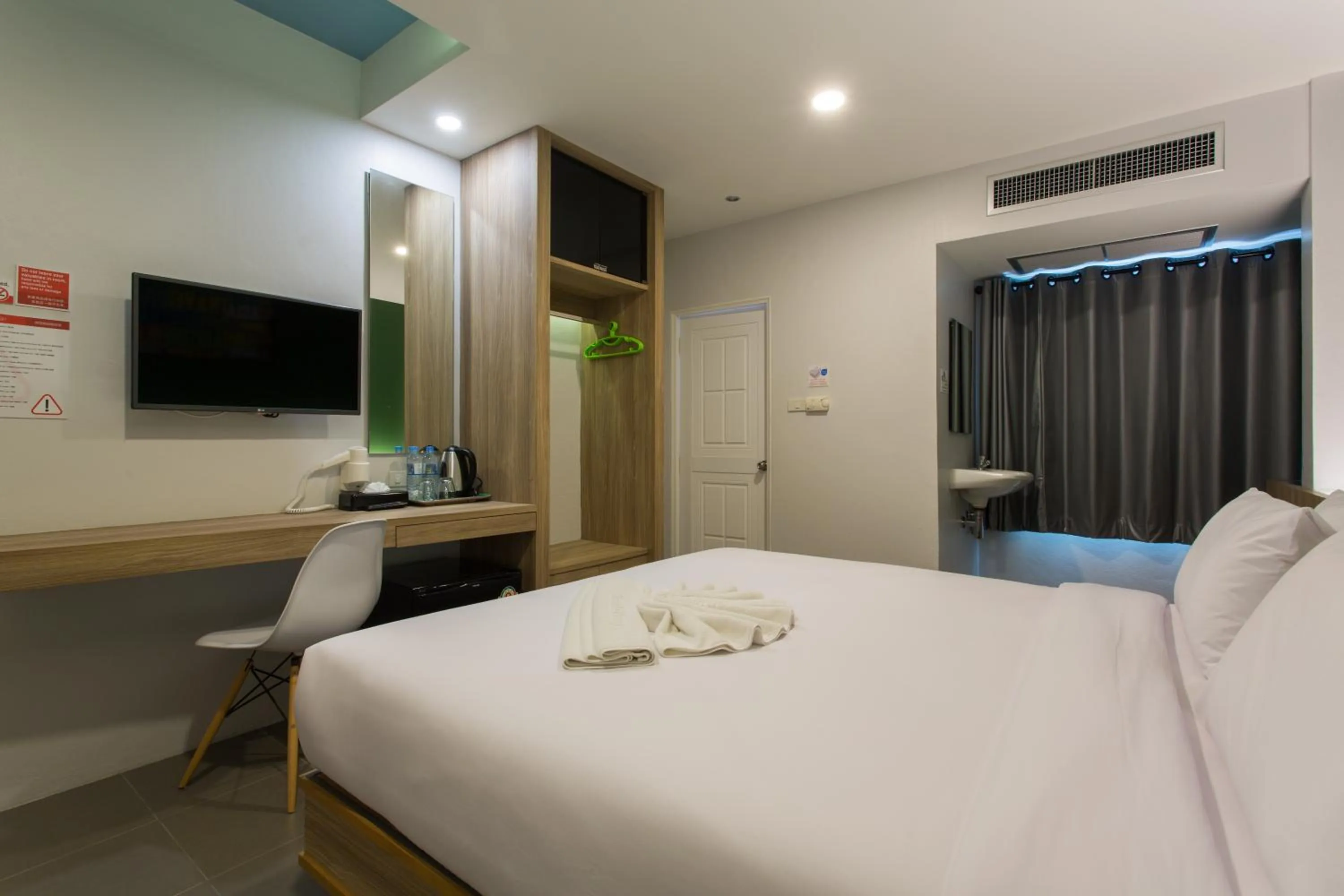 Photo of the whole room, Bed in City Hotel Krabi