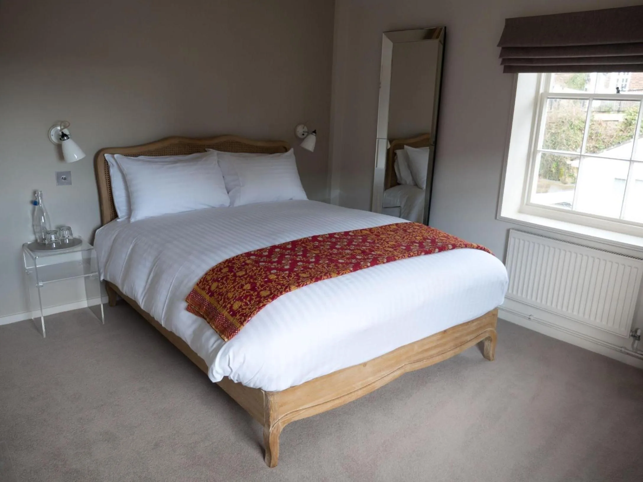 Bedroom, Bed in The Ship Inn