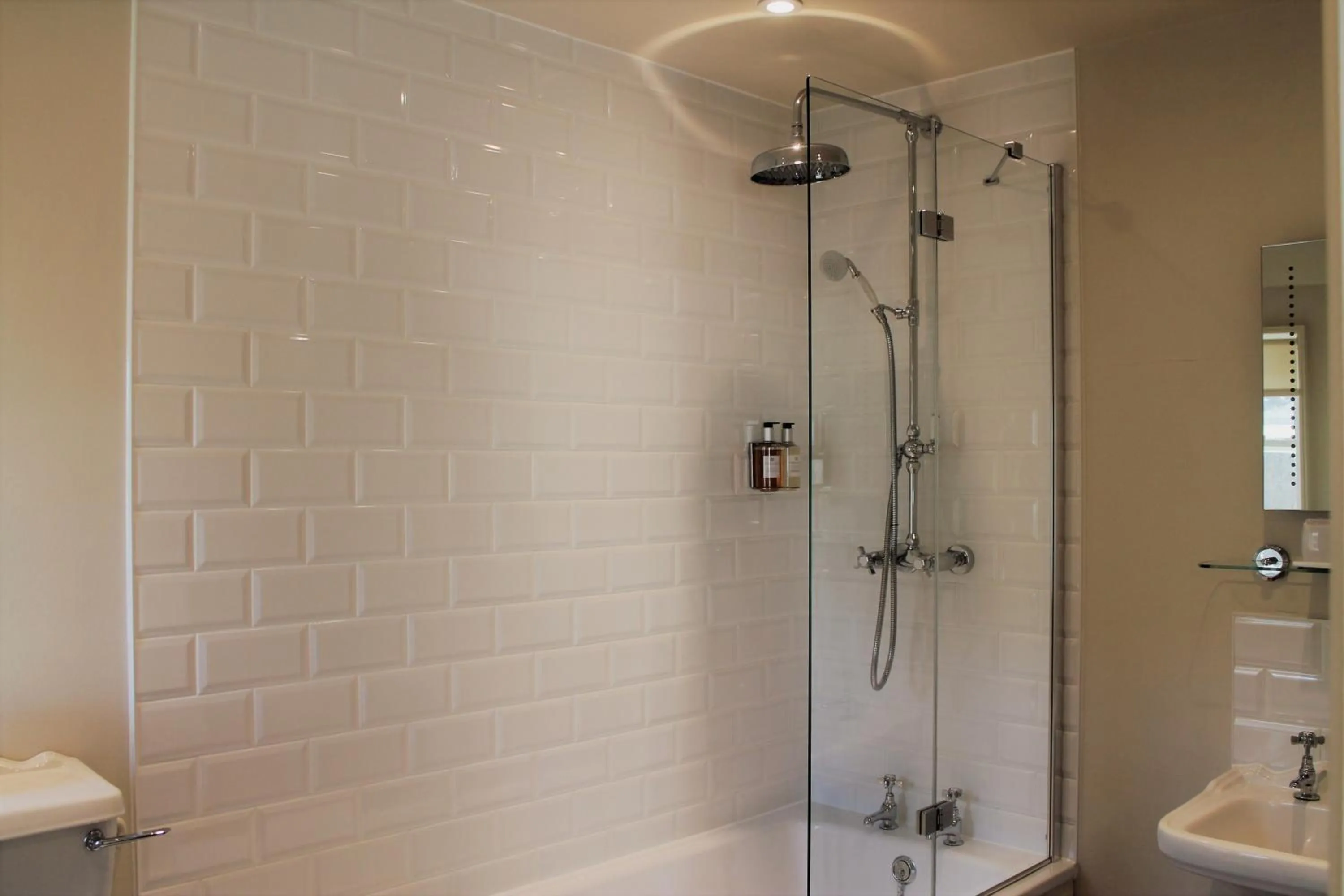 Shower in The Ship Inn