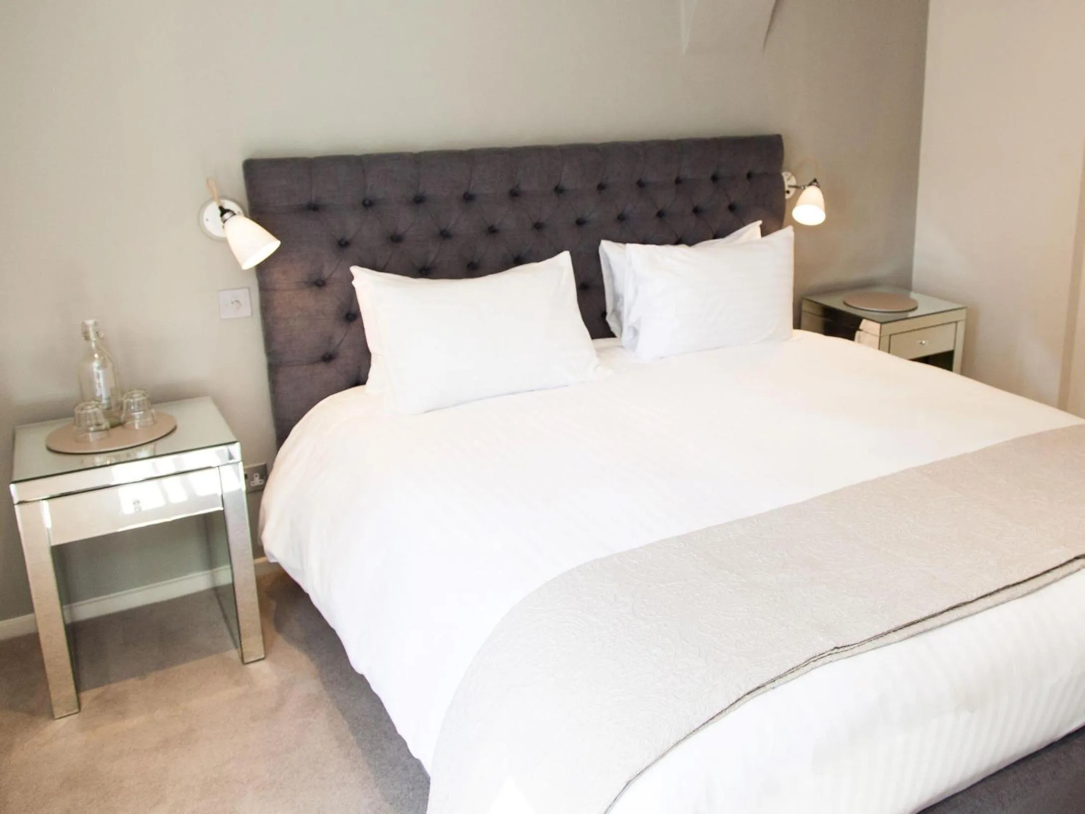 Bedroom, Bed in The Ship Inn