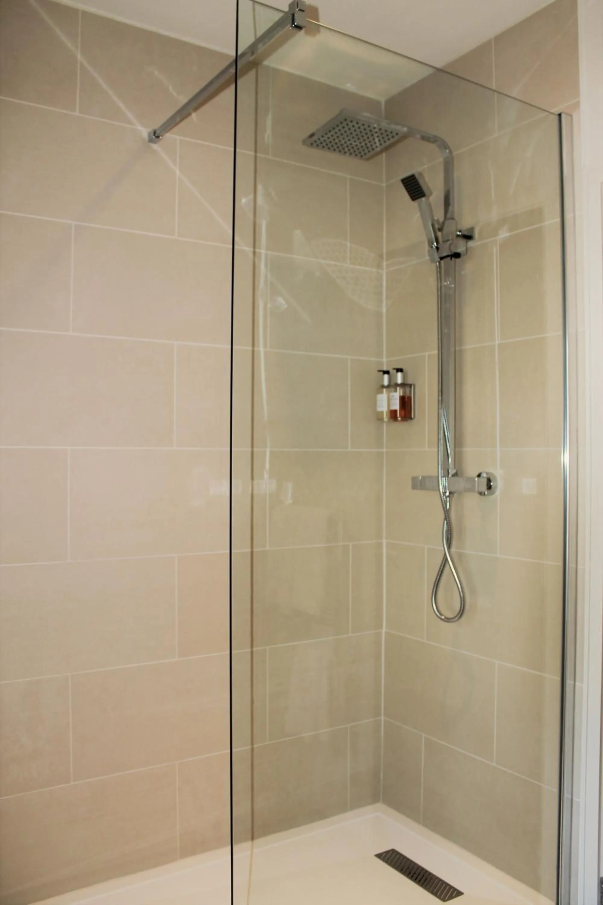 Shower in The Ship Inn