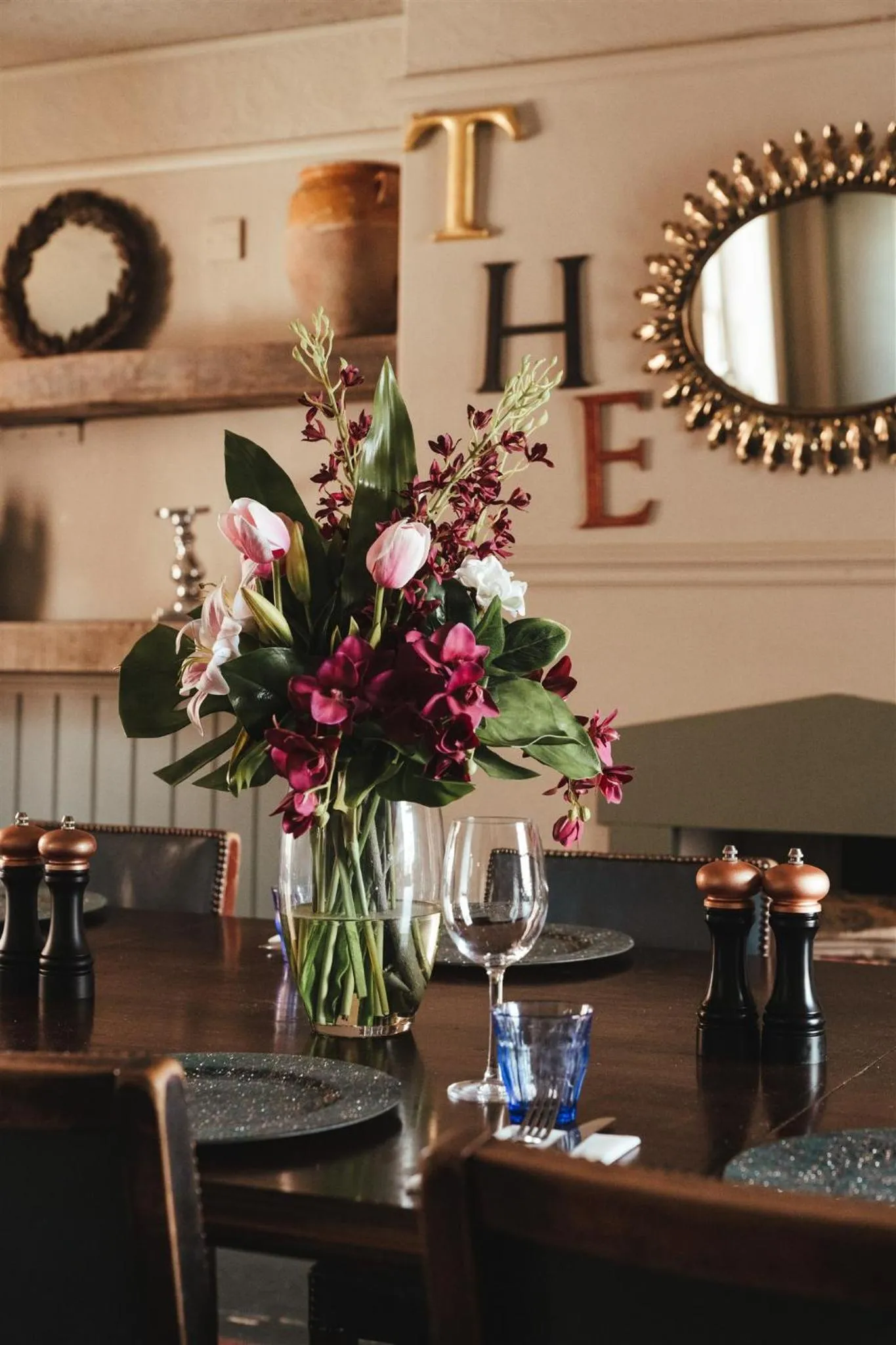 Restaurant/places to eat in The Ship Inn