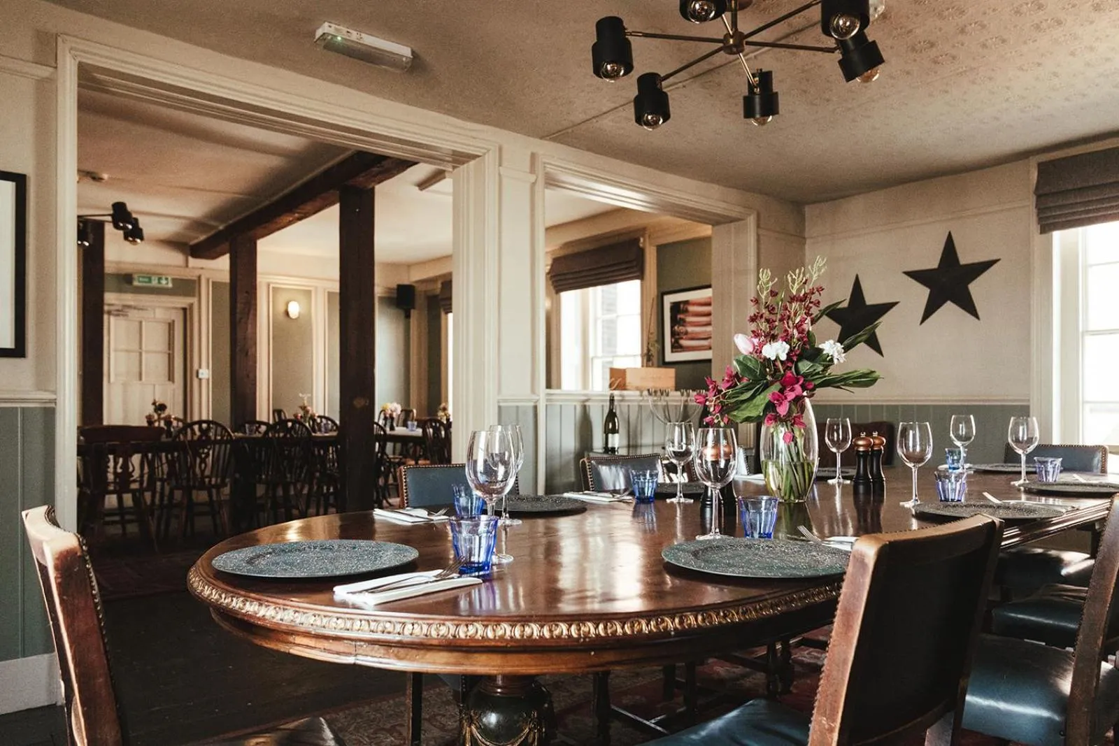 Restaurant/places to eat in The Ship Inn