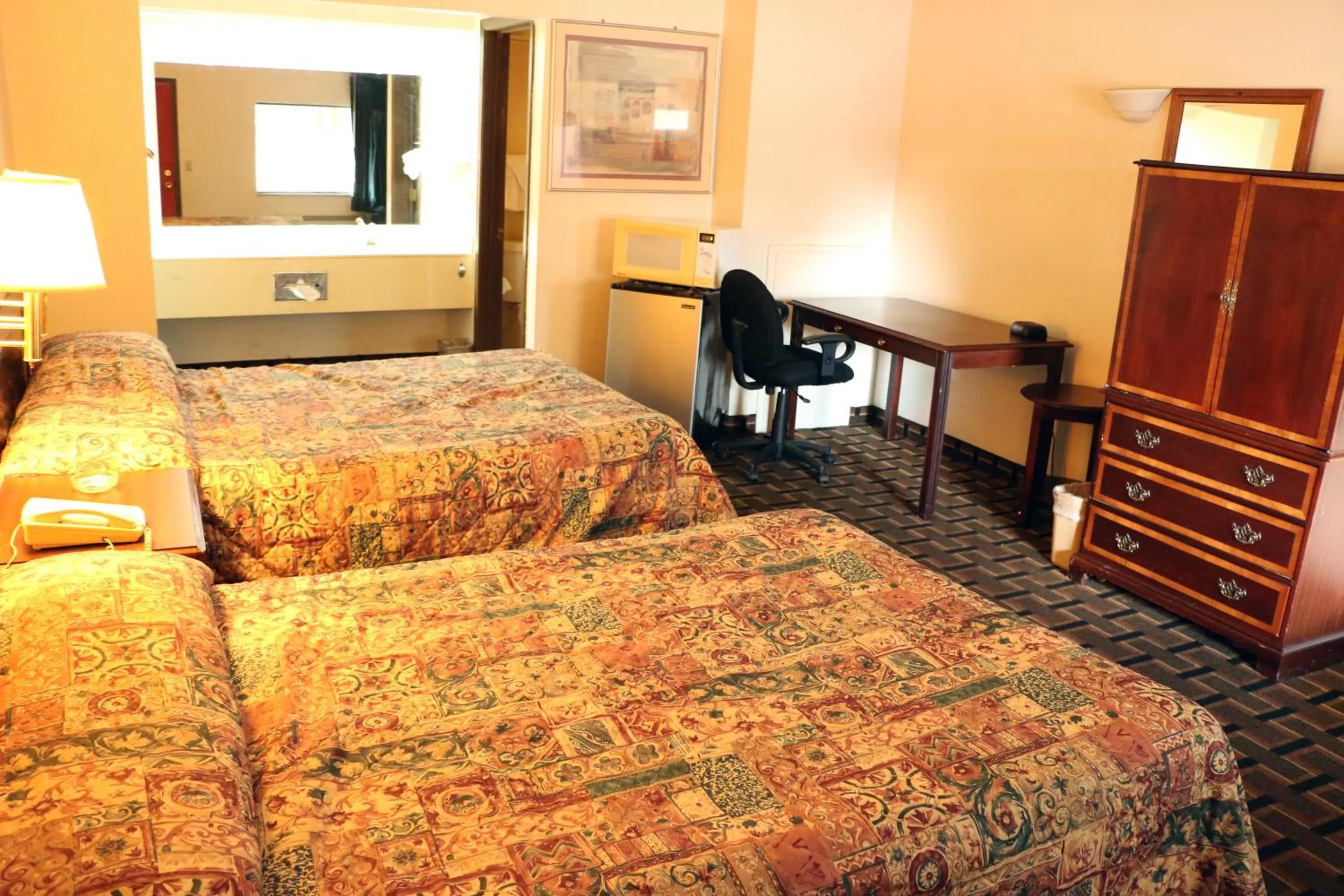 TV/Entertainment Center in Bed Ford Inn