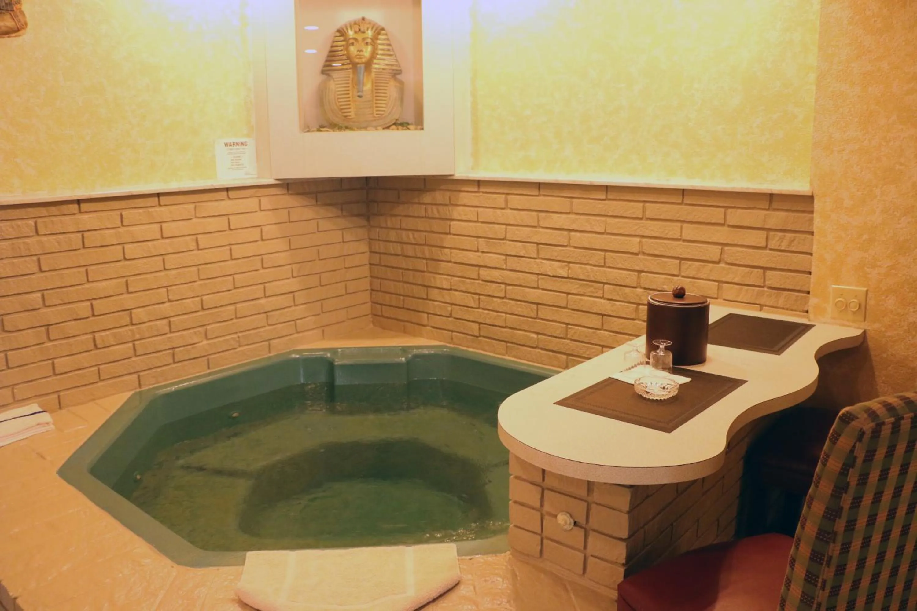 Swimming Pool in Bed Ford Inn