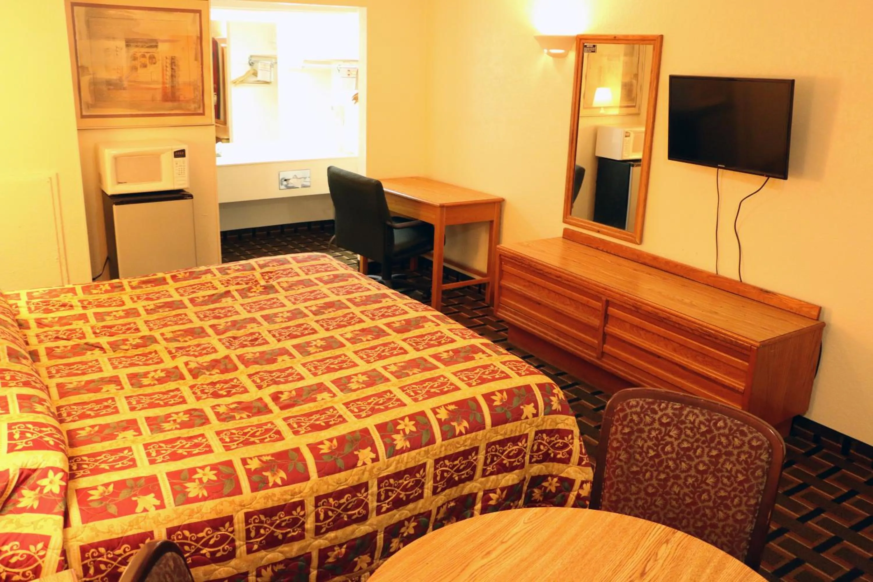 TV/Entertainment Center in Bed Ford Inn