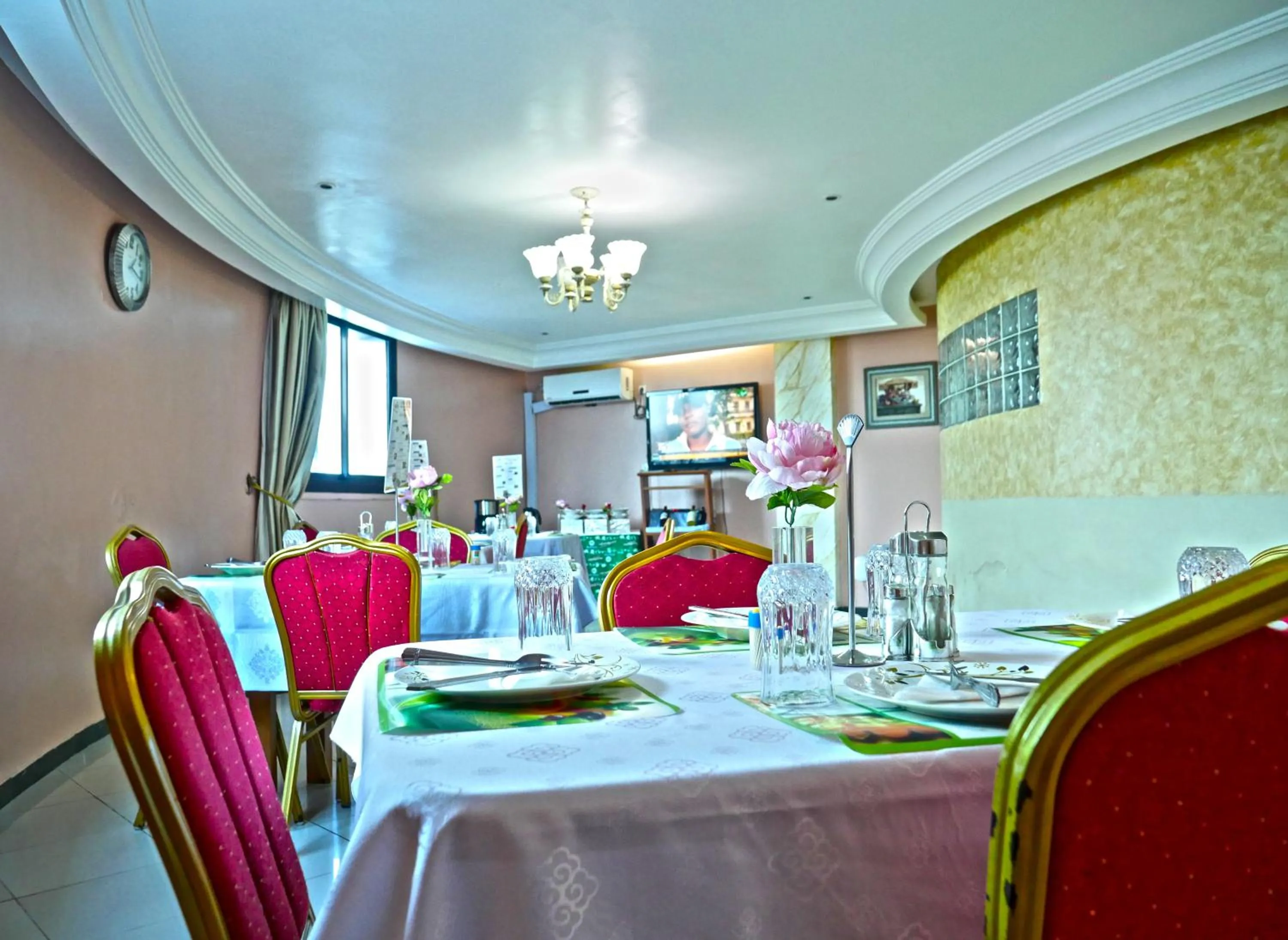 Restaurant/places to eat in Residence Le Carat