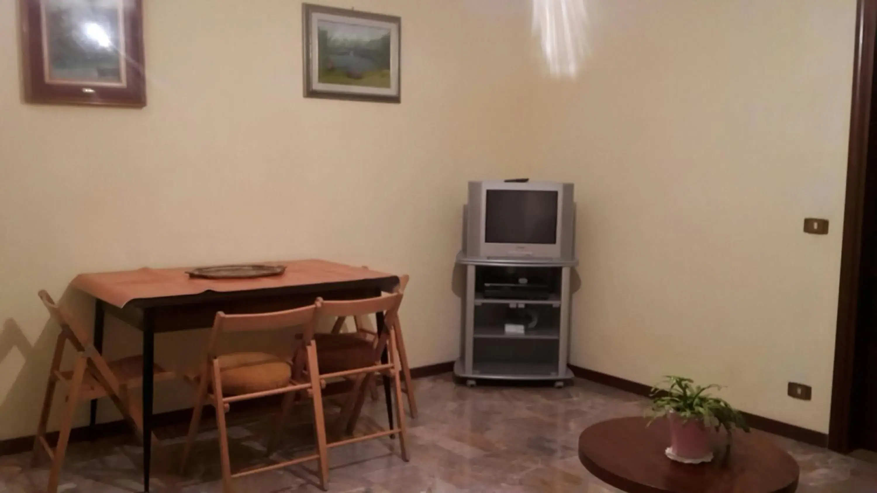 Double Room with Shared Bathroom in Gessy's Double Room with Shared Bathroom in Gessy's