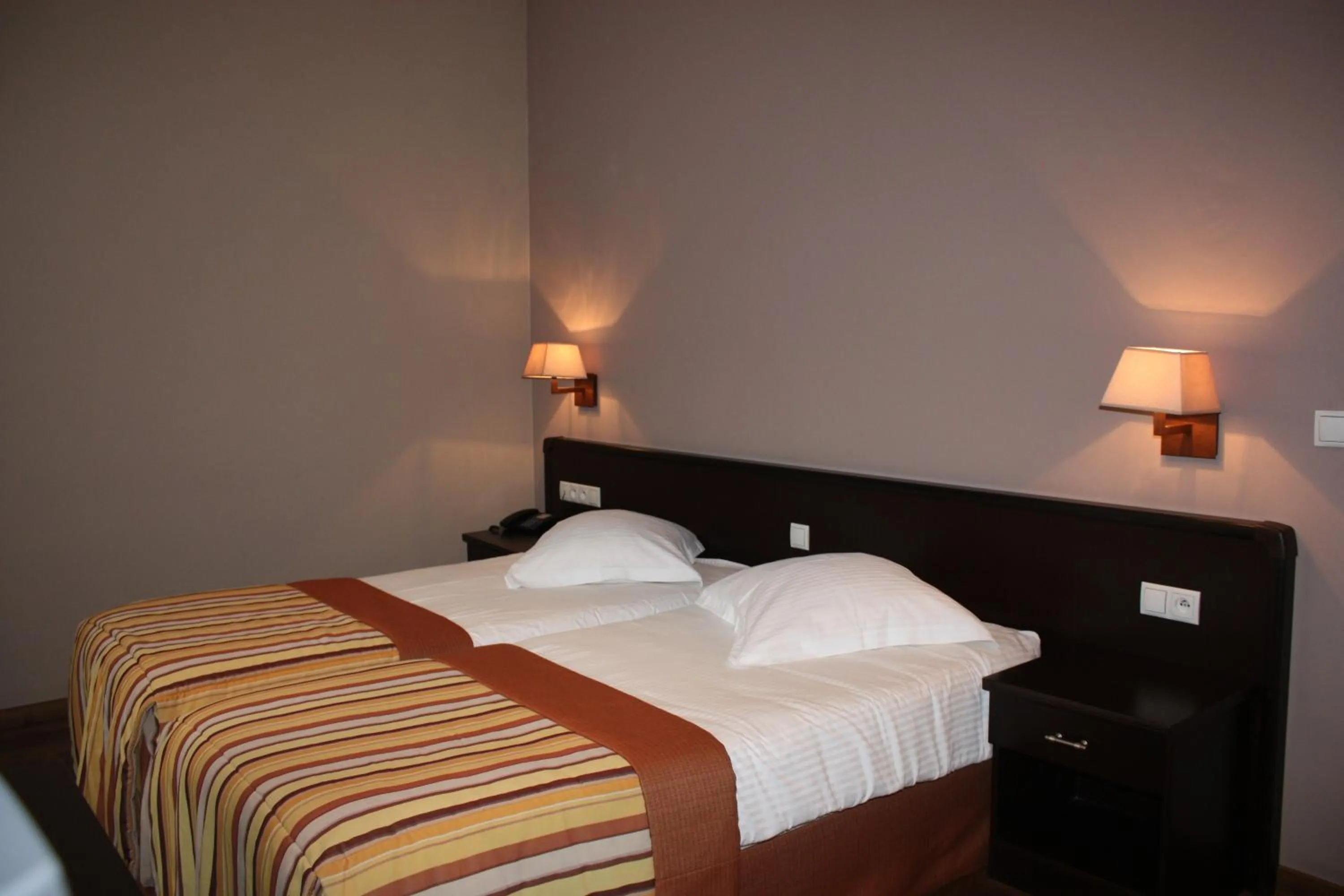 Bed in Hotel Giorgi et logements insolites-jacuzzi privé