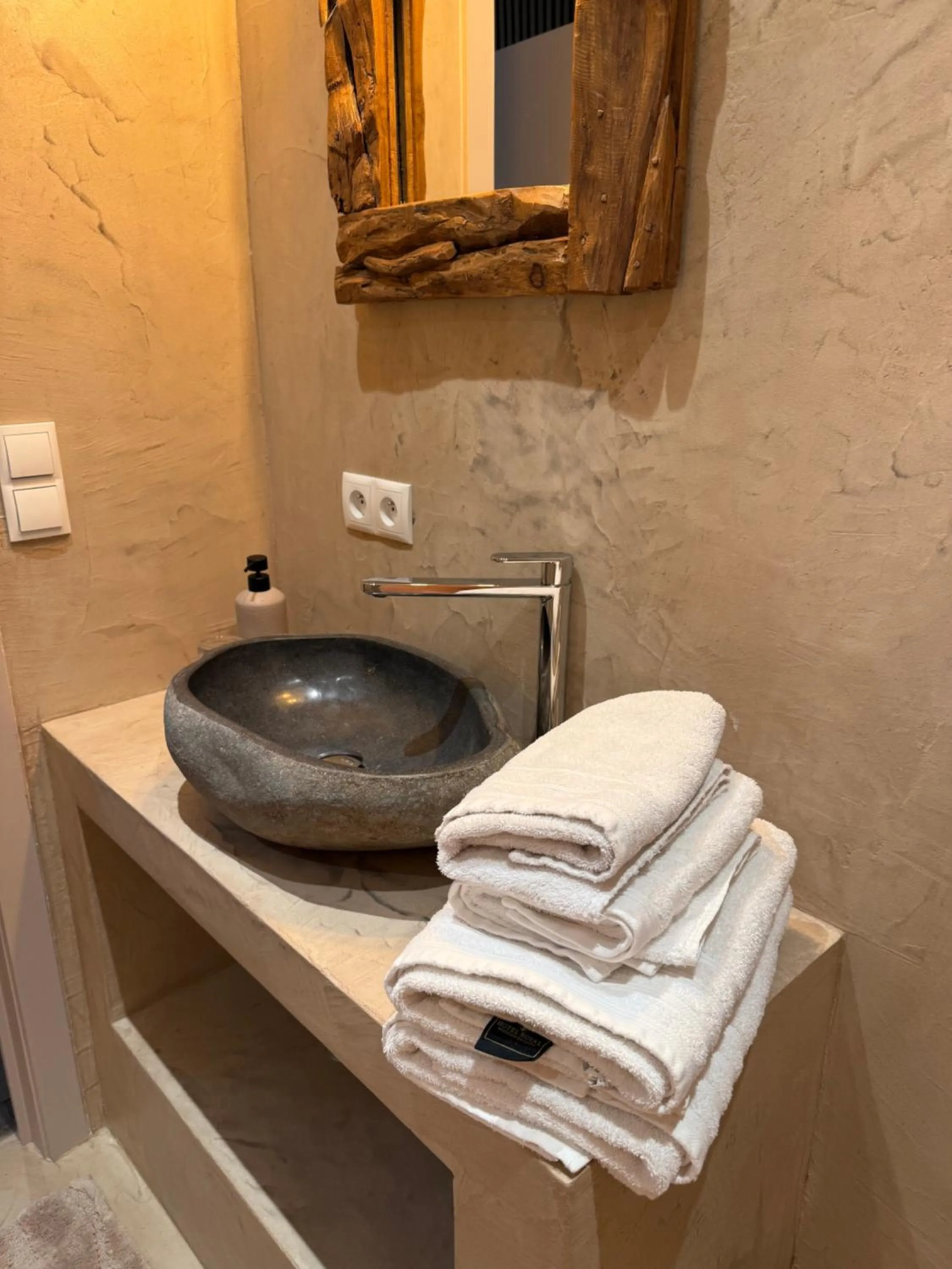 Hotel Giorgi et logements insolites-jacuzzi privé