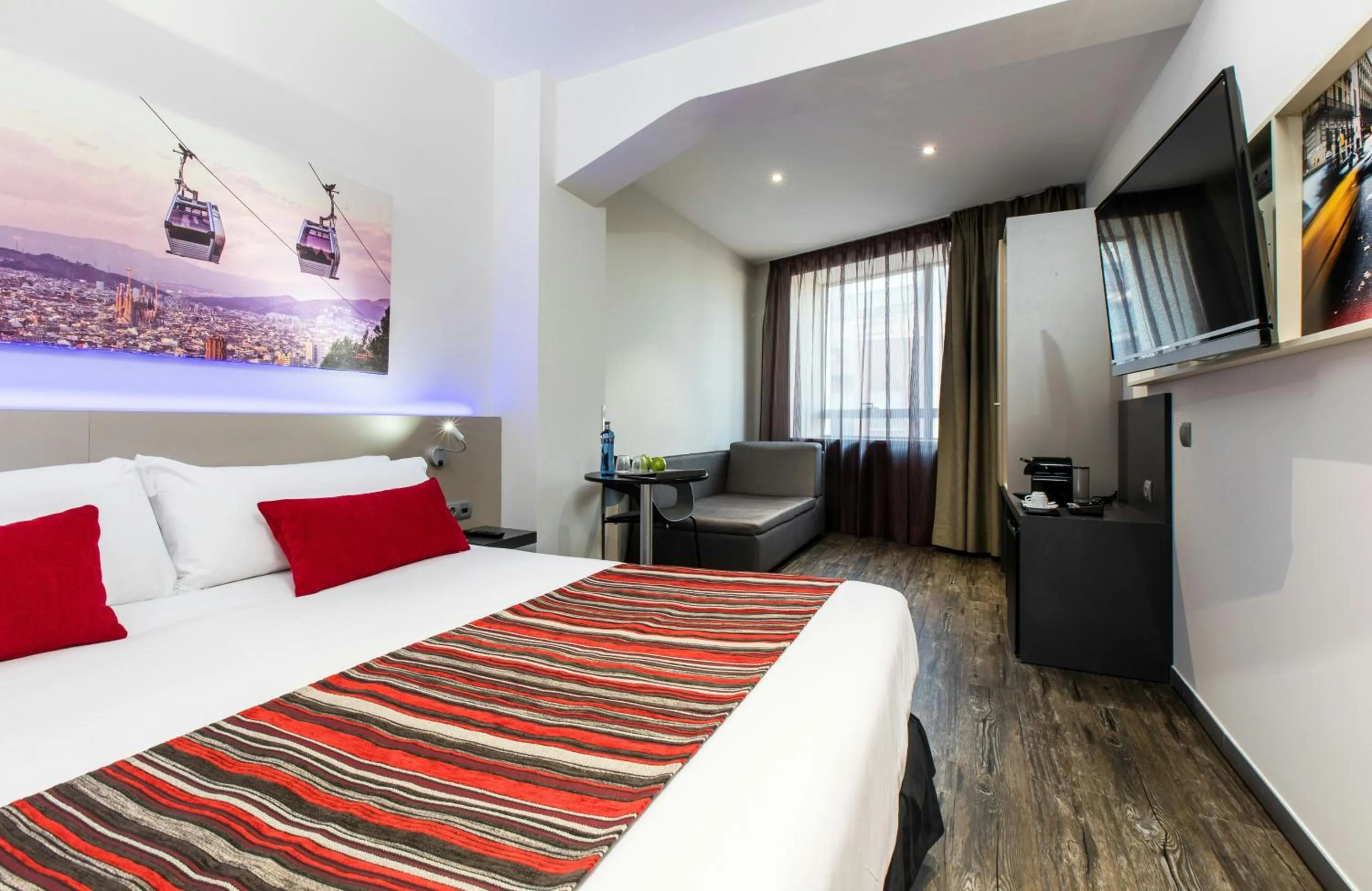 Bedroom, Bed in Leonardo Boutique Hotel Barcelona Sagrada Familia