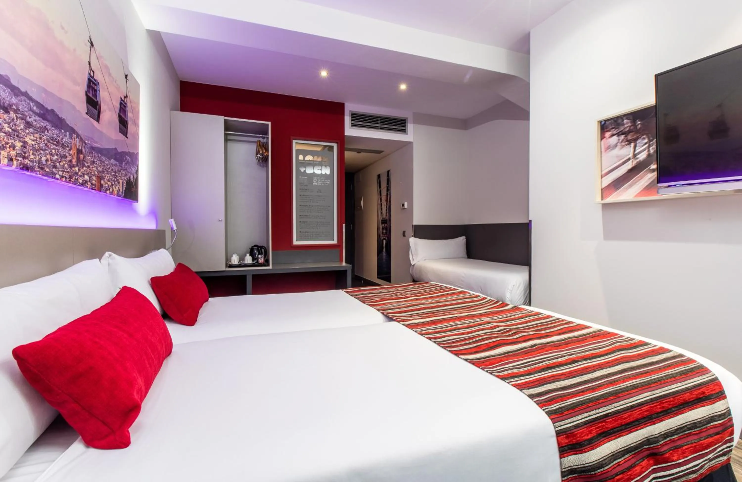 Photo of the whole room, Bed in Leonardo Boutique Hotel Barcelona Sagrada Familia