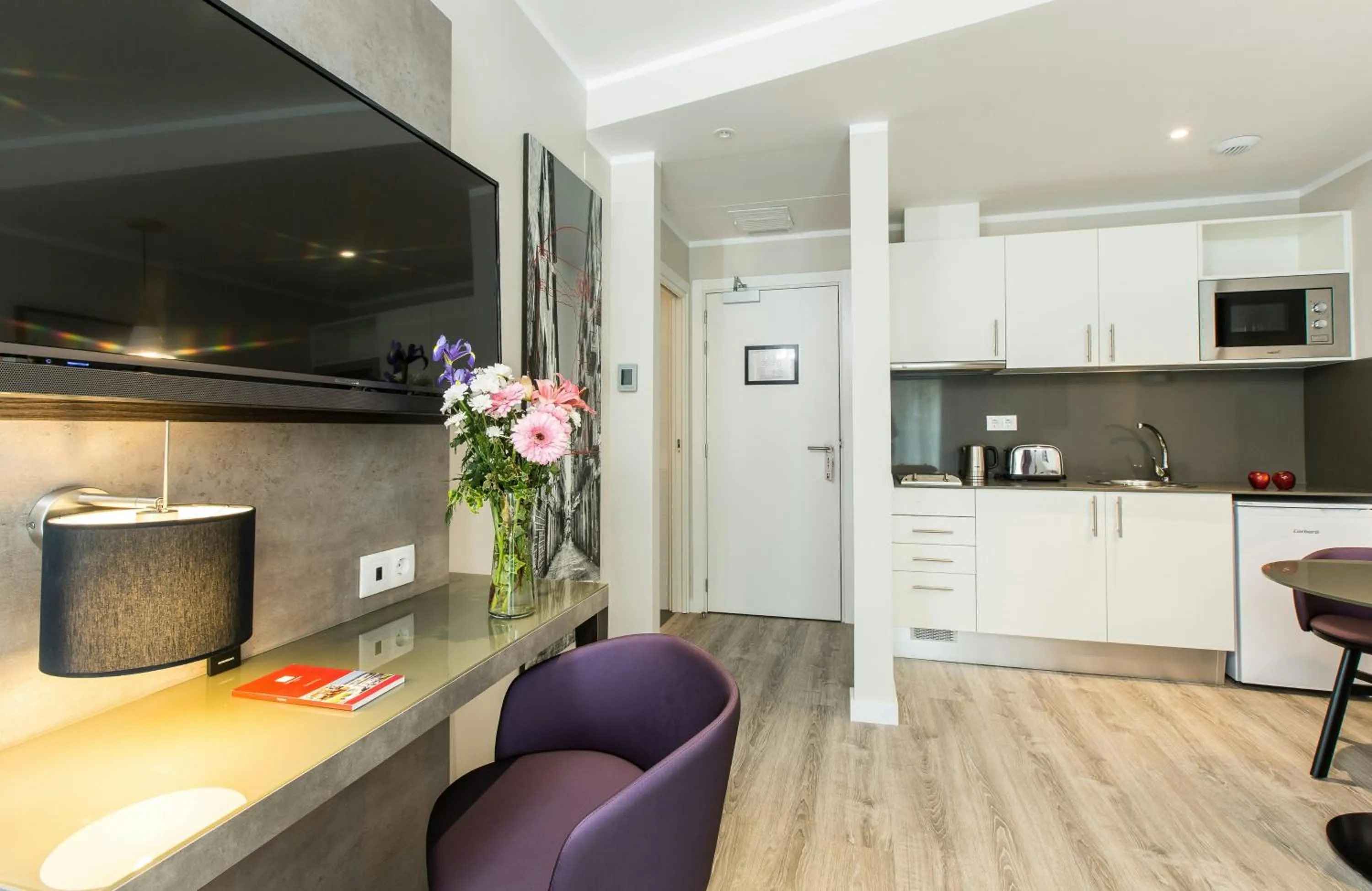 Photo of the whole room in Leonardo Boutique Hotel Barcelona Sagrada Familia