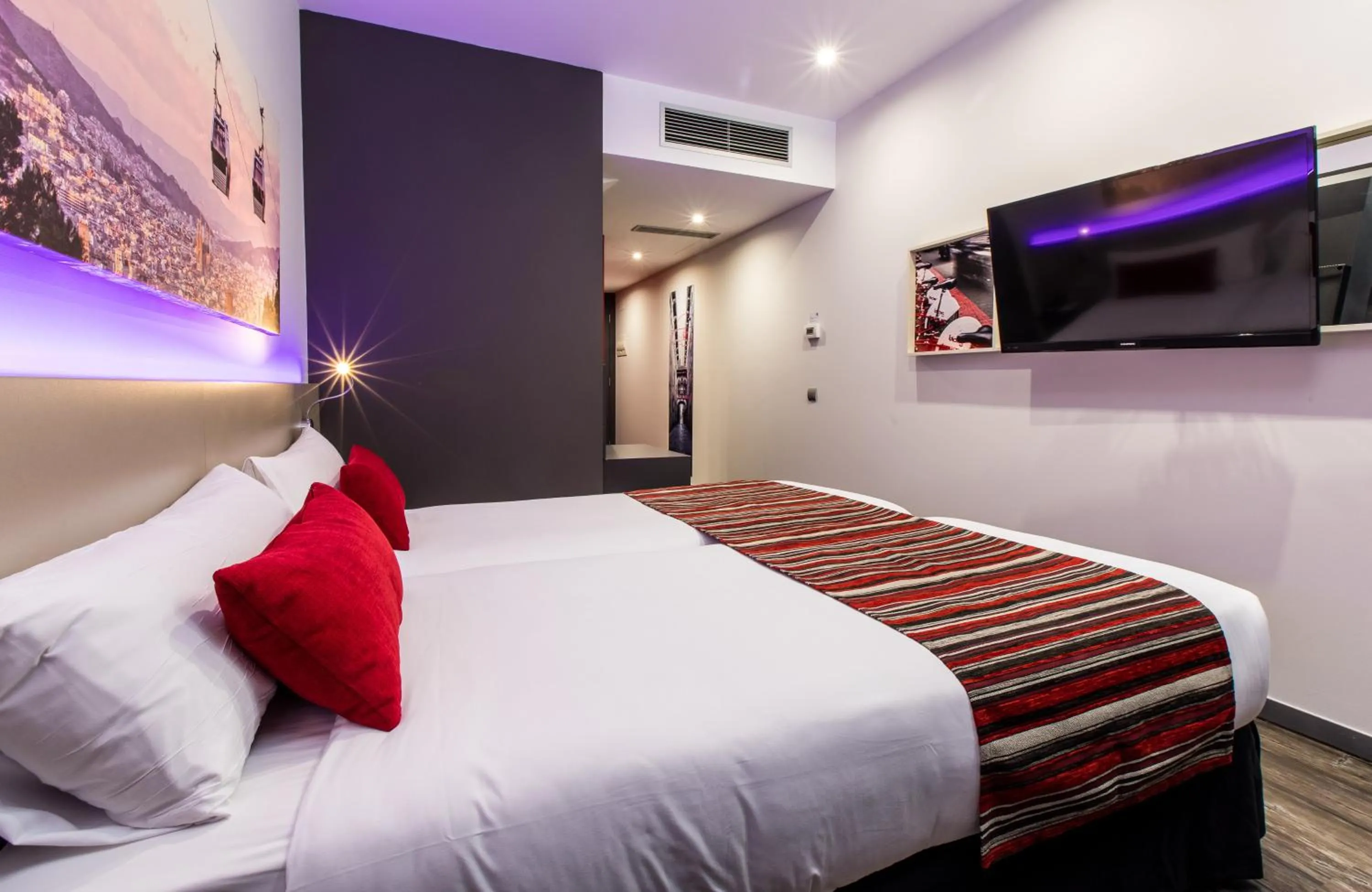 Bedroom, Bed in Leonardo Boutique Hotel Barcelona Sagrada Familia