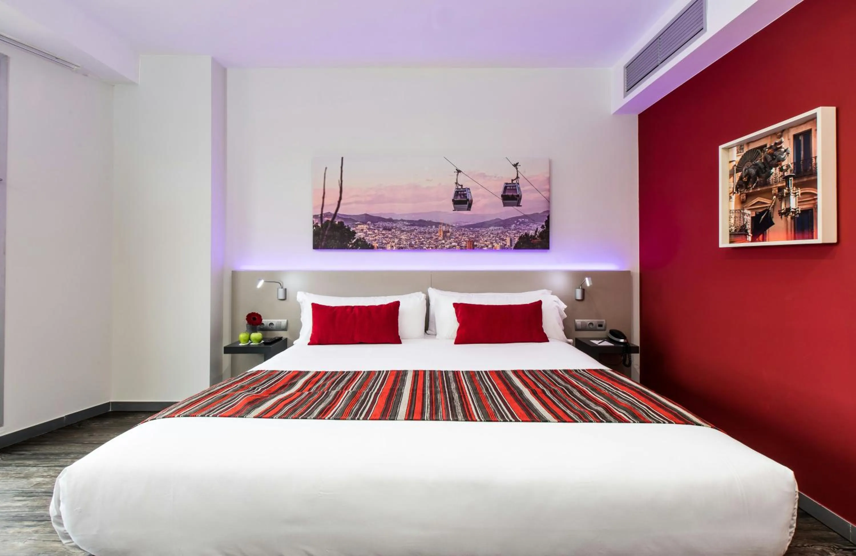 Photo of the whole room, Bed in Leonardo Boutique Hotel Barcelona Sagrada Familia