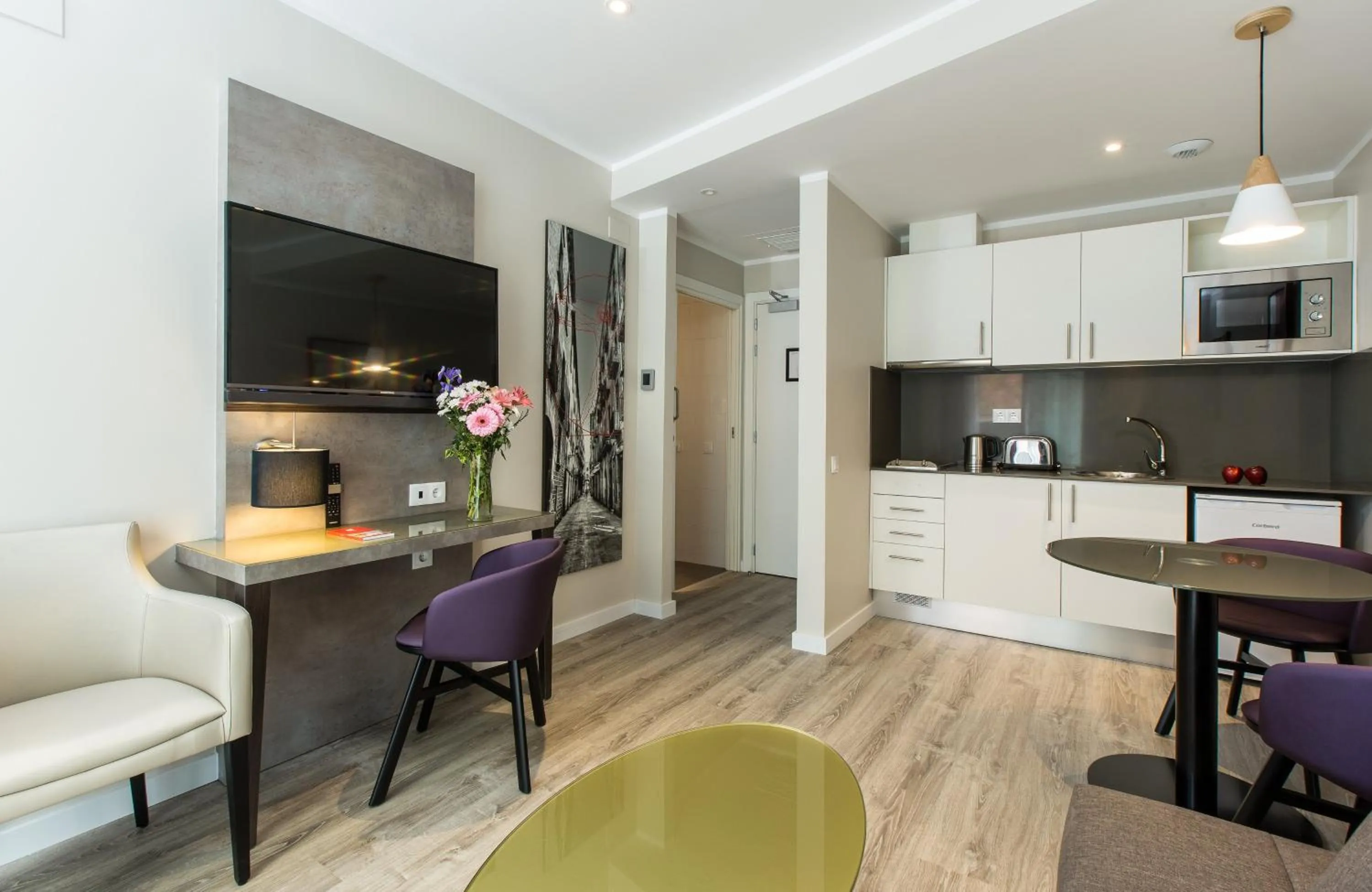 Photo of the whole room in Leonardo Boutique Hotel Barcelona Sagrada Familia