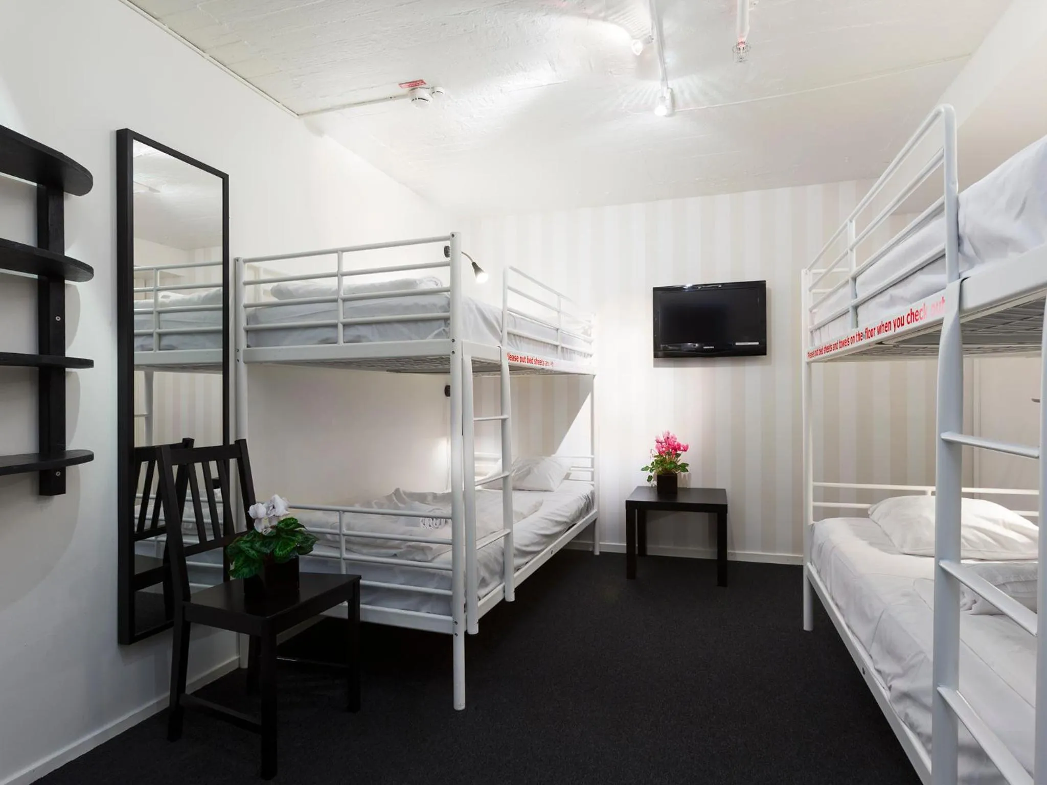 Quadruple Room with Private Bathroom - No Window in Stockholm Hostel