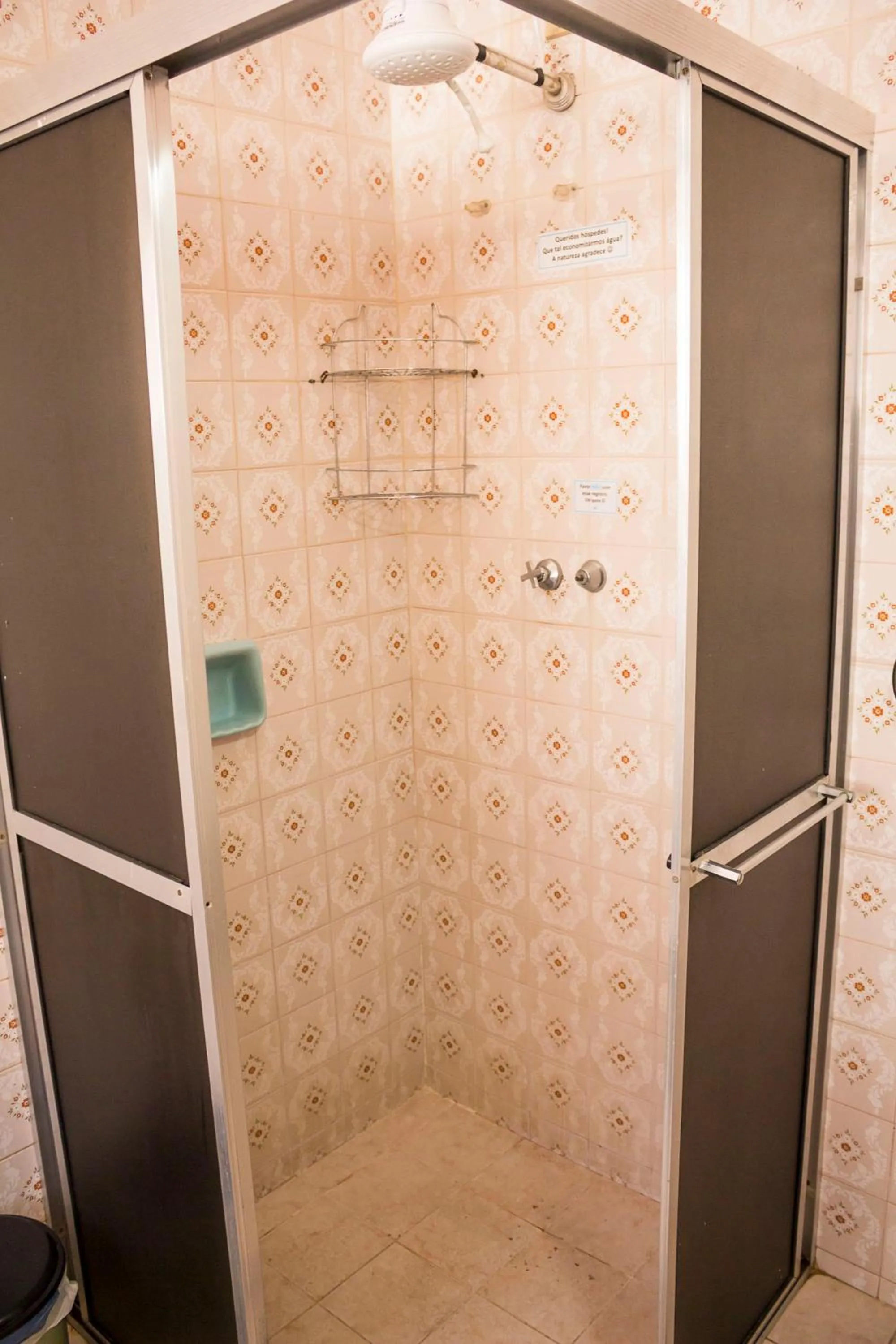 Bathroom in Flor de Lis Hostel
