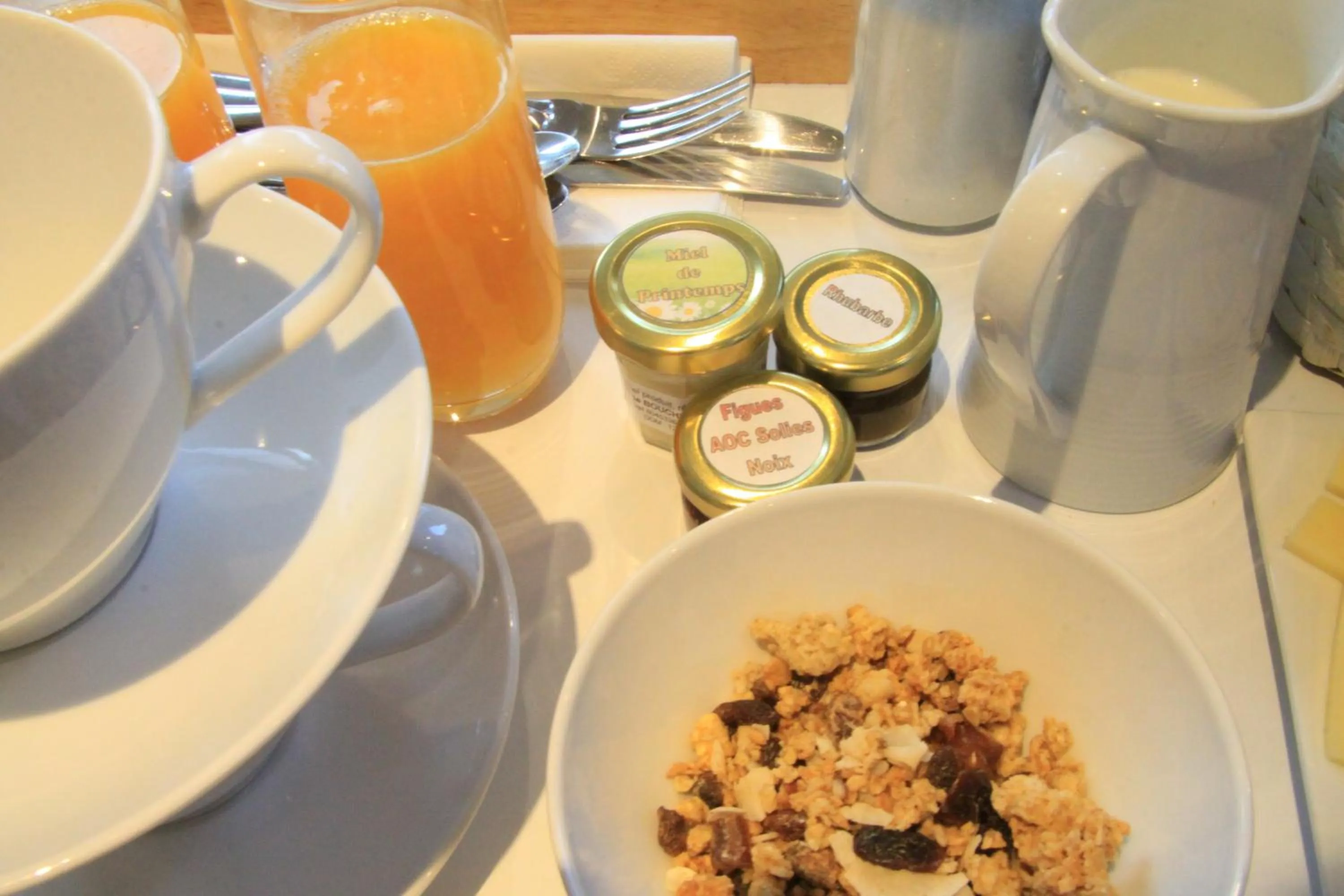 Continental breakfast in Chambre D'hôtes Les Epicuriens