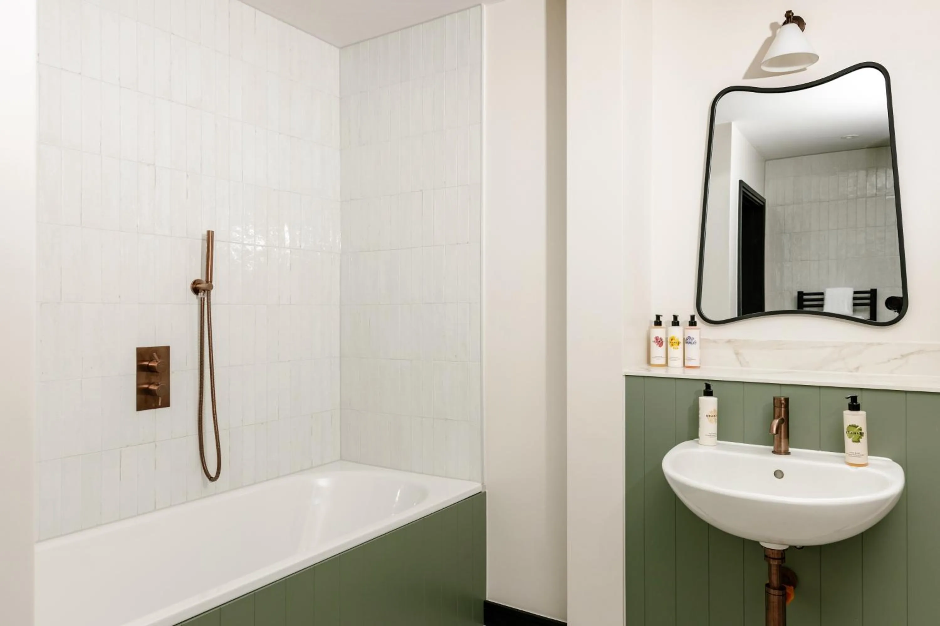 Bathroom in Native Kings Wardrobe, St Pauls