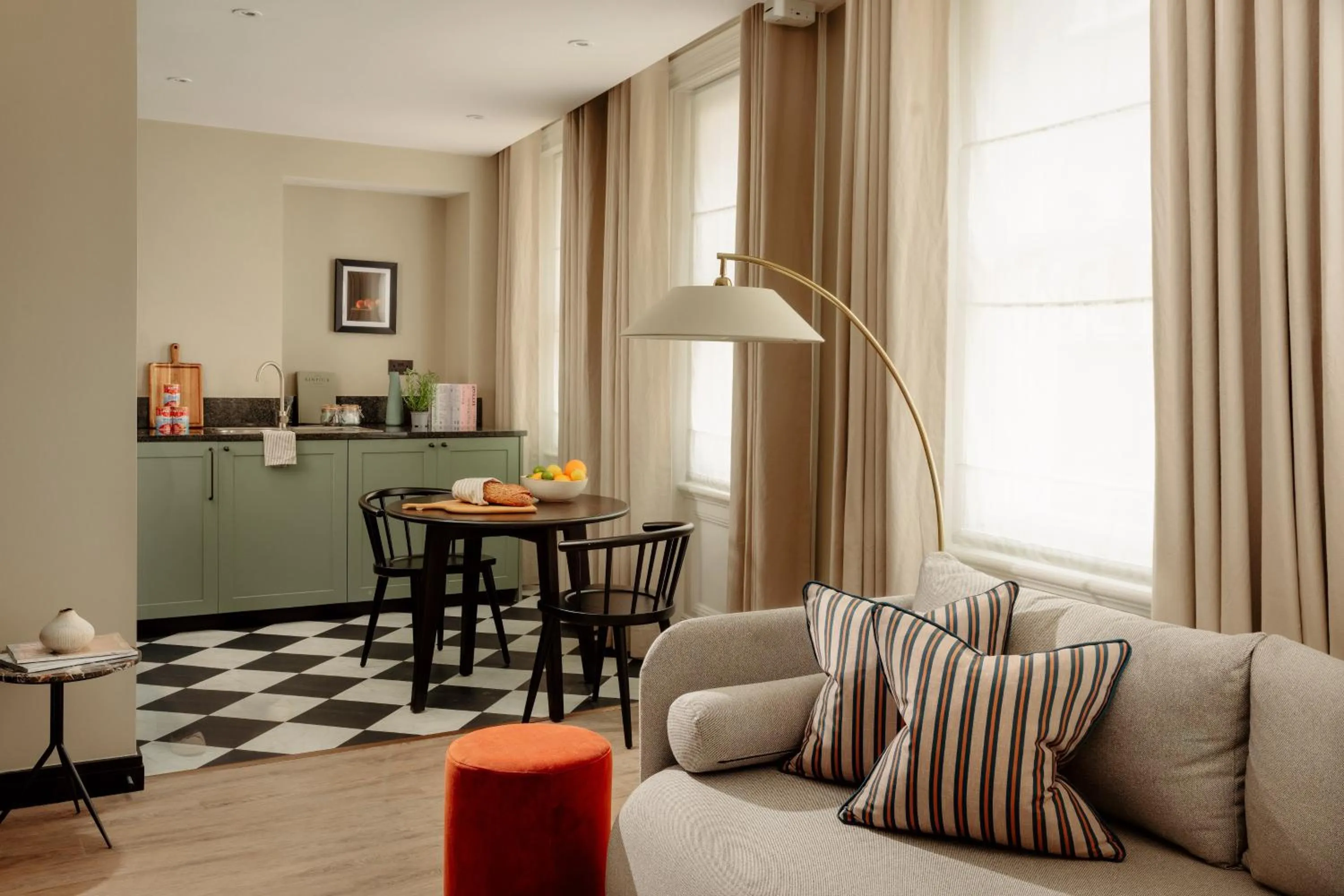 Kitchen or kitchenette in Native Kings Wardrobe, St Pauls