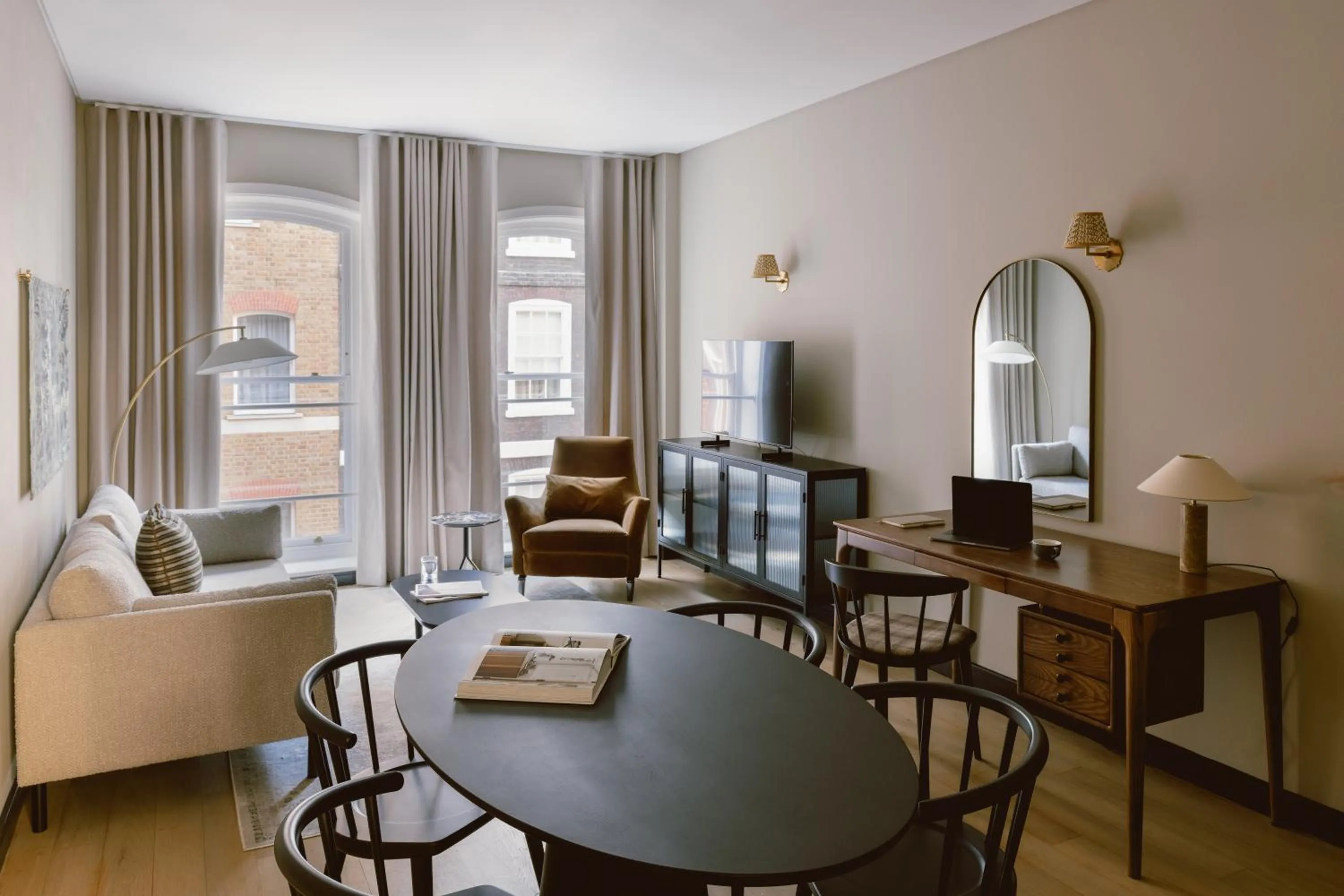 TV and multimedia in Native Kings Wardrobe, St Pauls