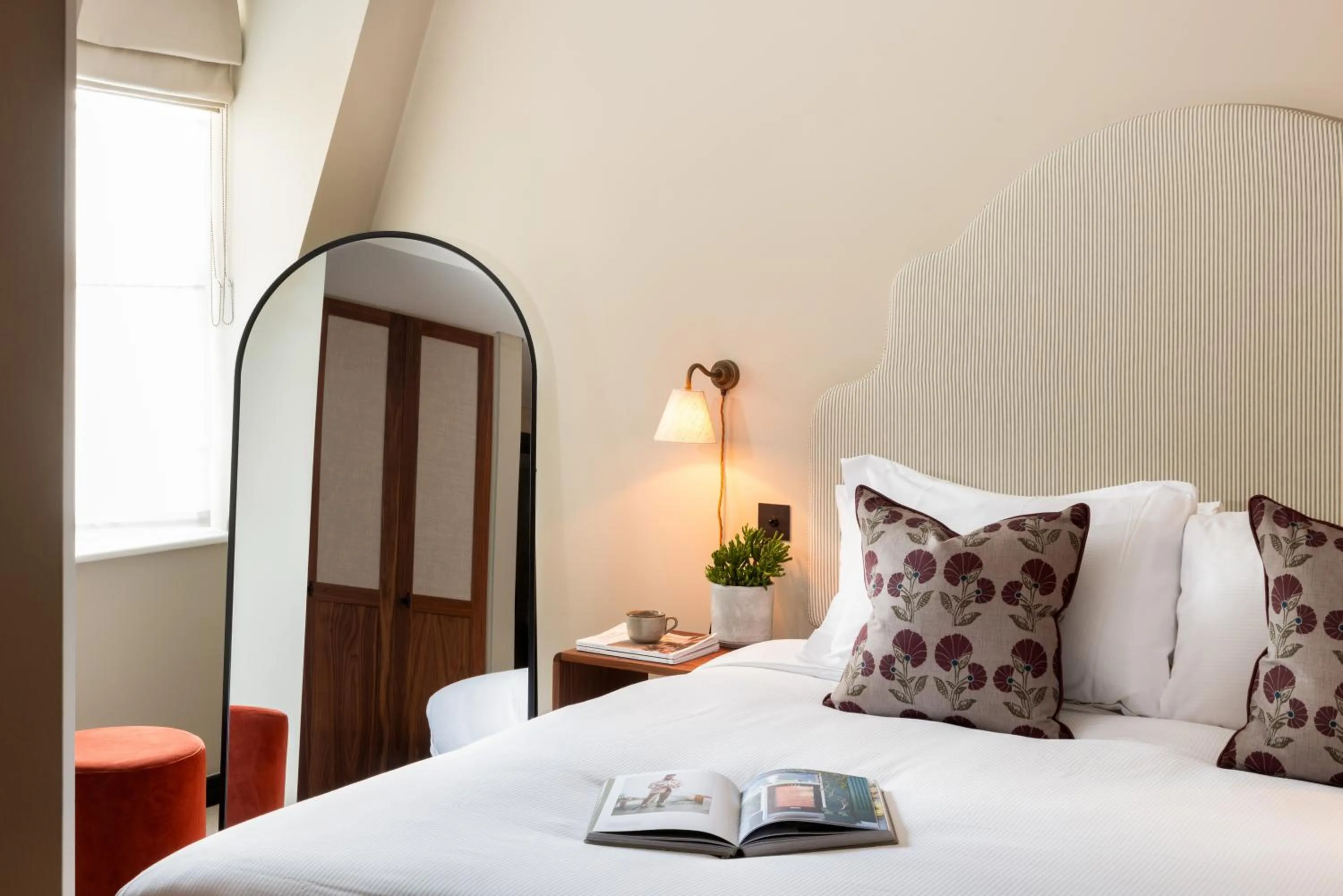 Bed in Native Kings Wardrobe, St Pauls