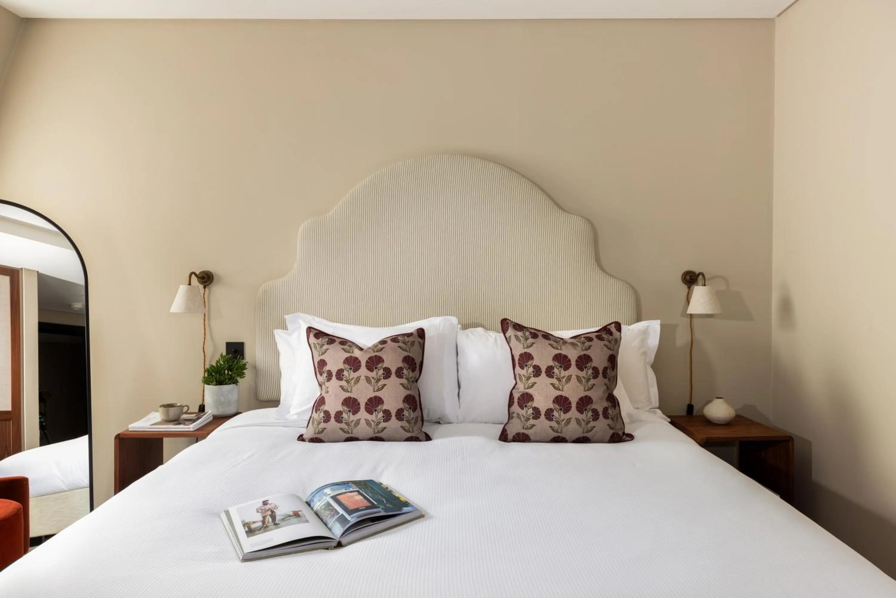 Bed in Native Kings Wardrobe, St Pauls