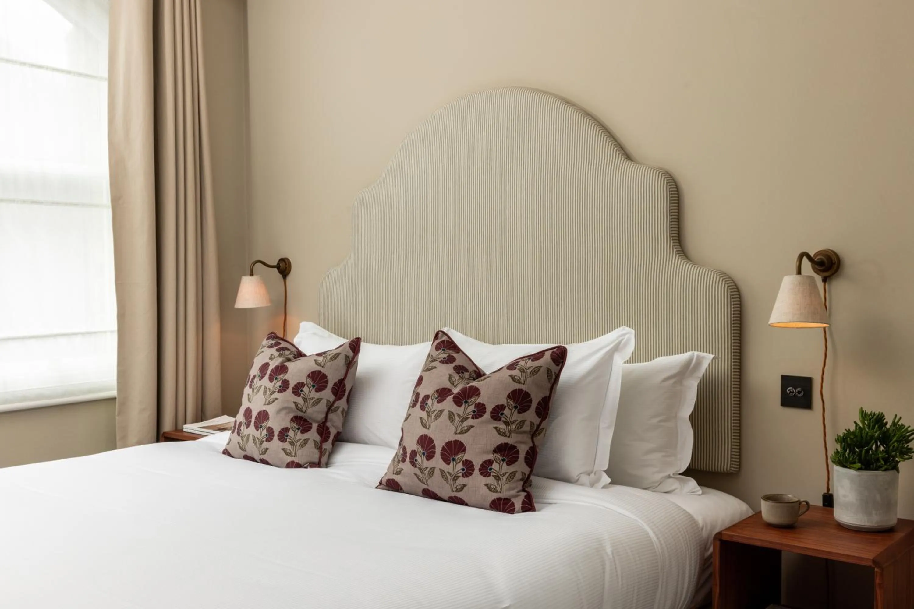 Bed in Native Kings Wardrobe, St Pauls