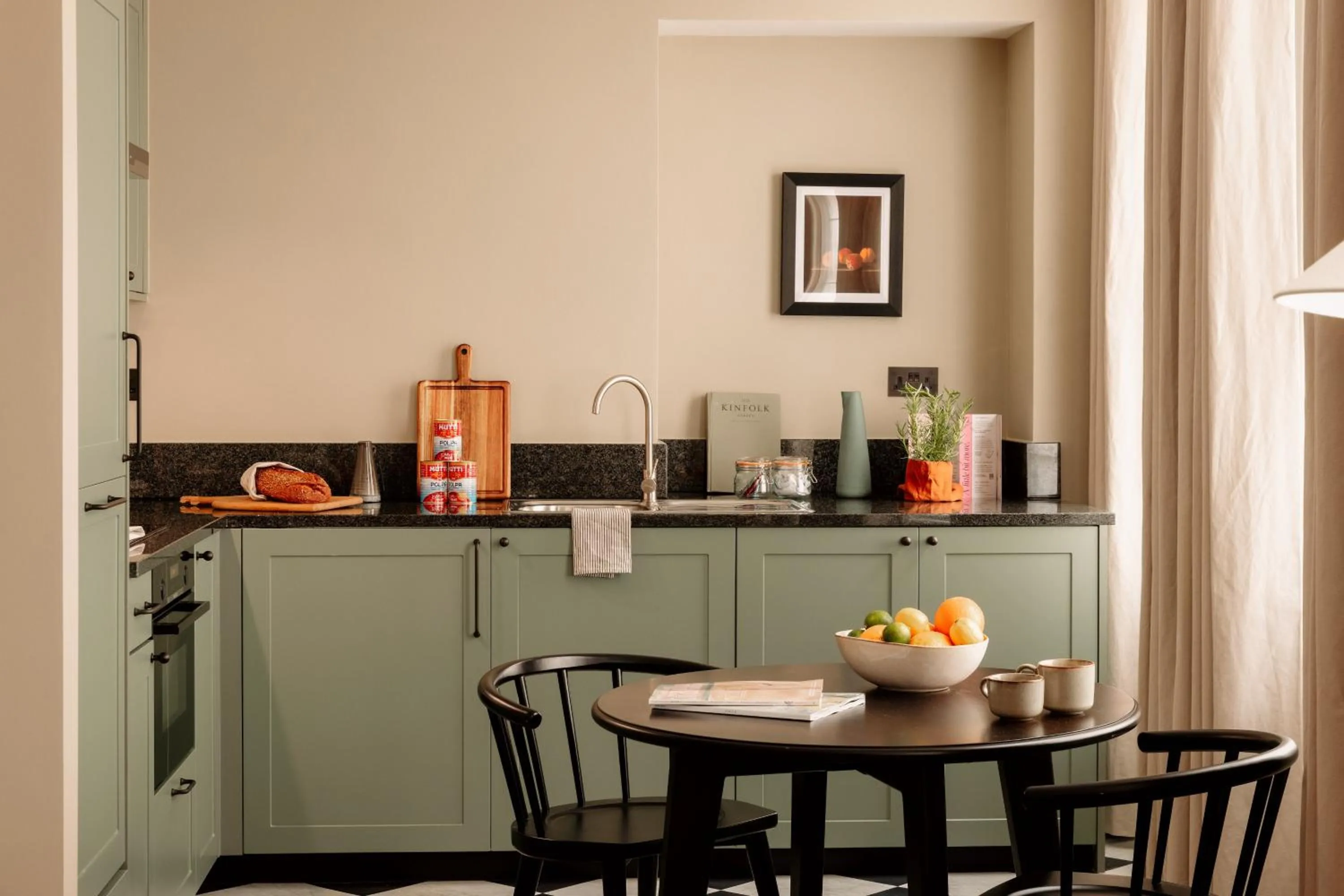 Kitchen or kitchenette in Native Kings Wardrobe, St Pauls