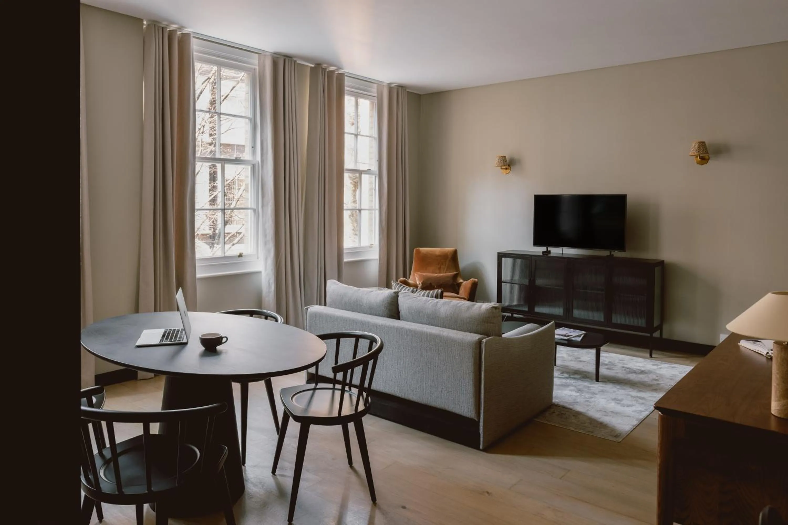 Premium One Bedroom Apartment in Native Kings Wardrobe, St Pauls