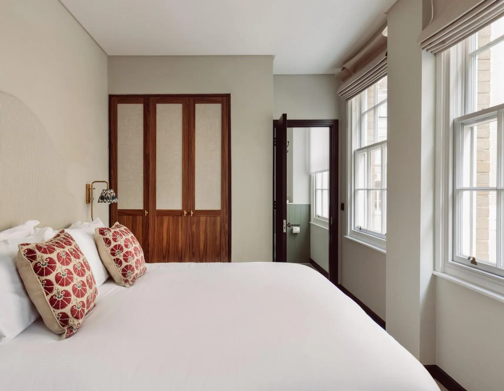 Bed in Native Kings Wardrobe, St Pauls