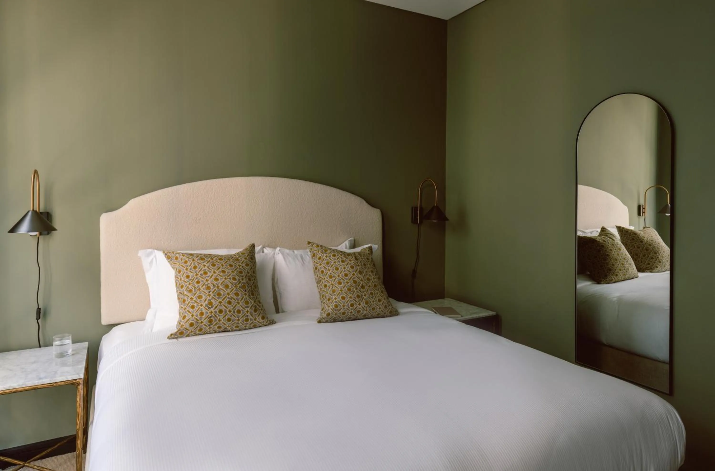 Bed in Native Kings Wardrobe, St Pauls