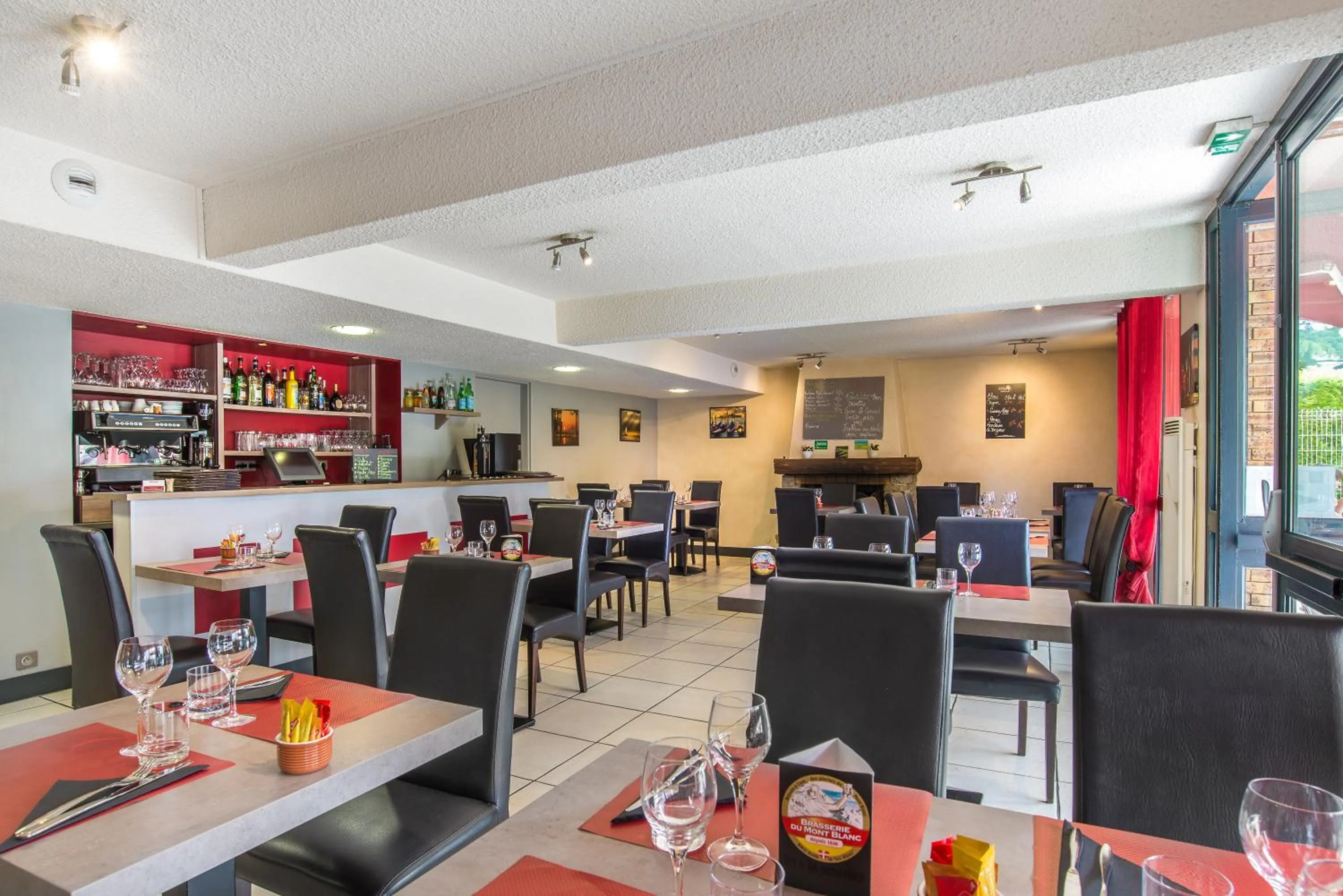 Restaurant/places to eat in Brit Hotel Chambery