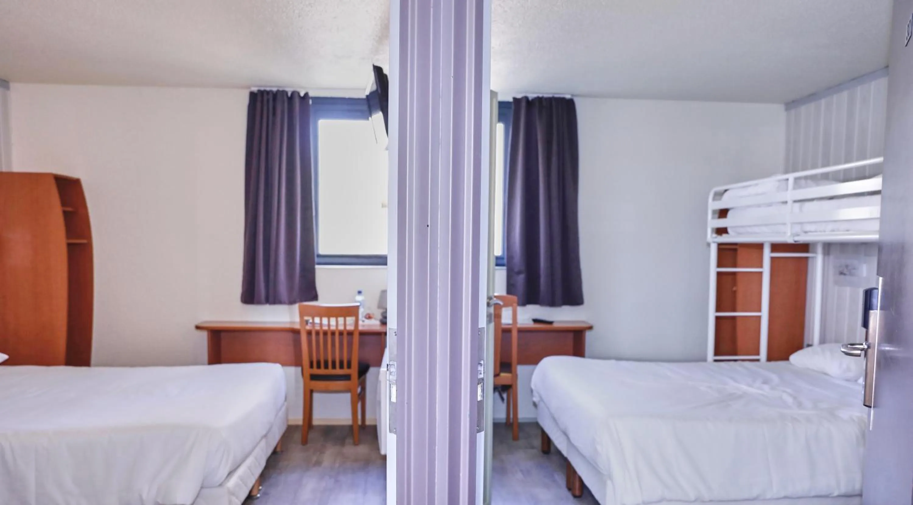 Bedroom, Bed in Brit Hotel Chambery