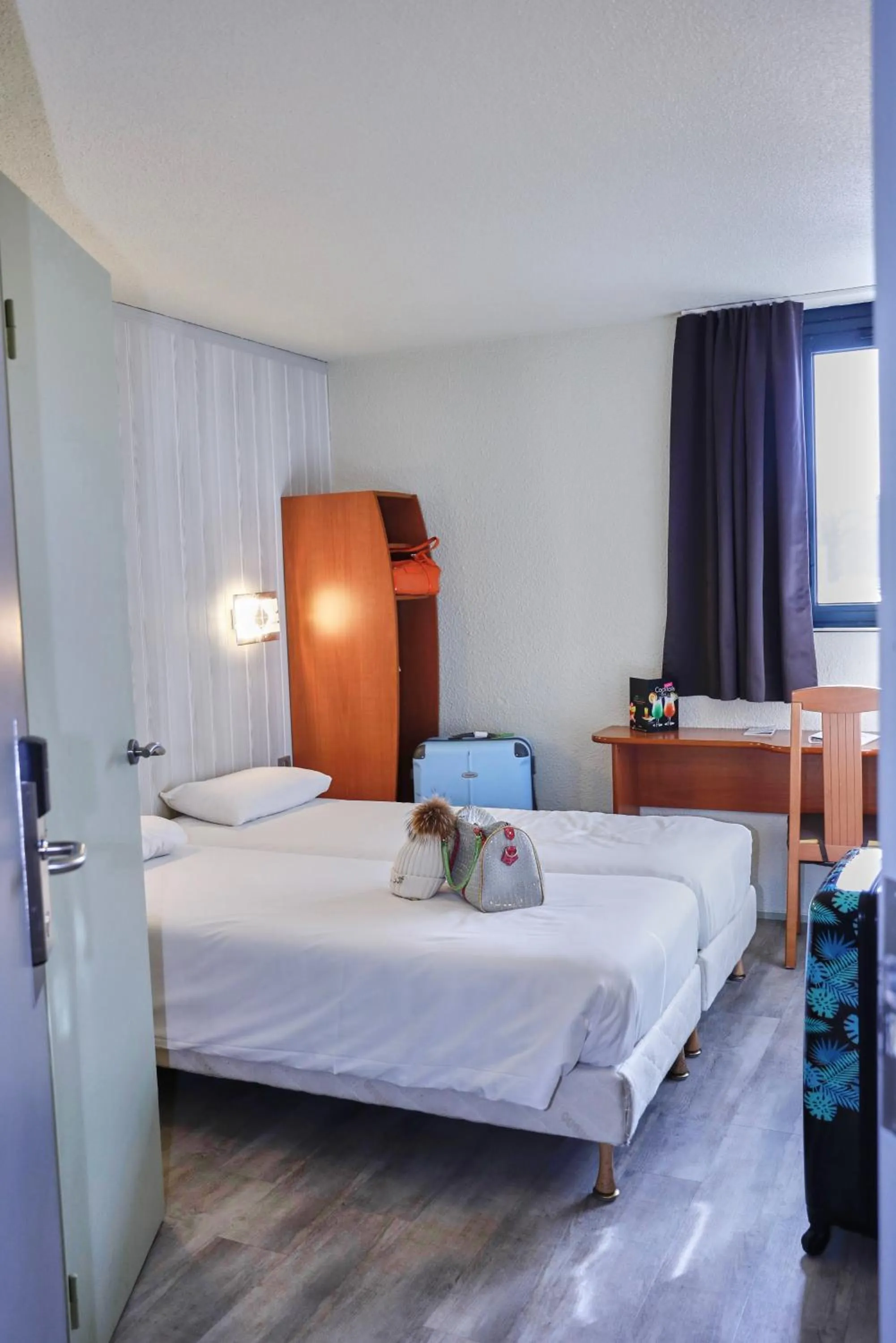 Bedroom, Bed in Brit Hotel Chambery