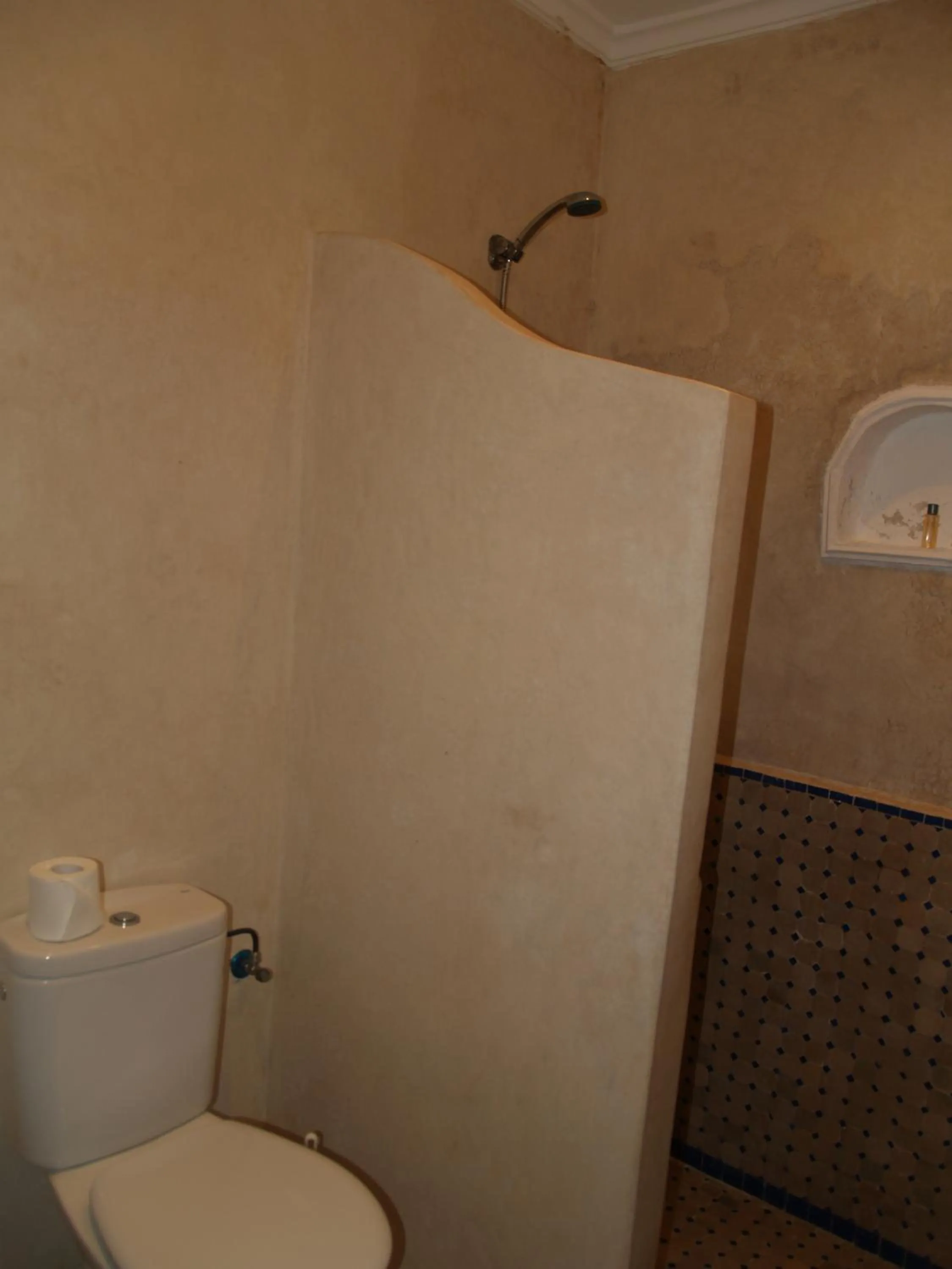 Shower in Dar Rahaothello