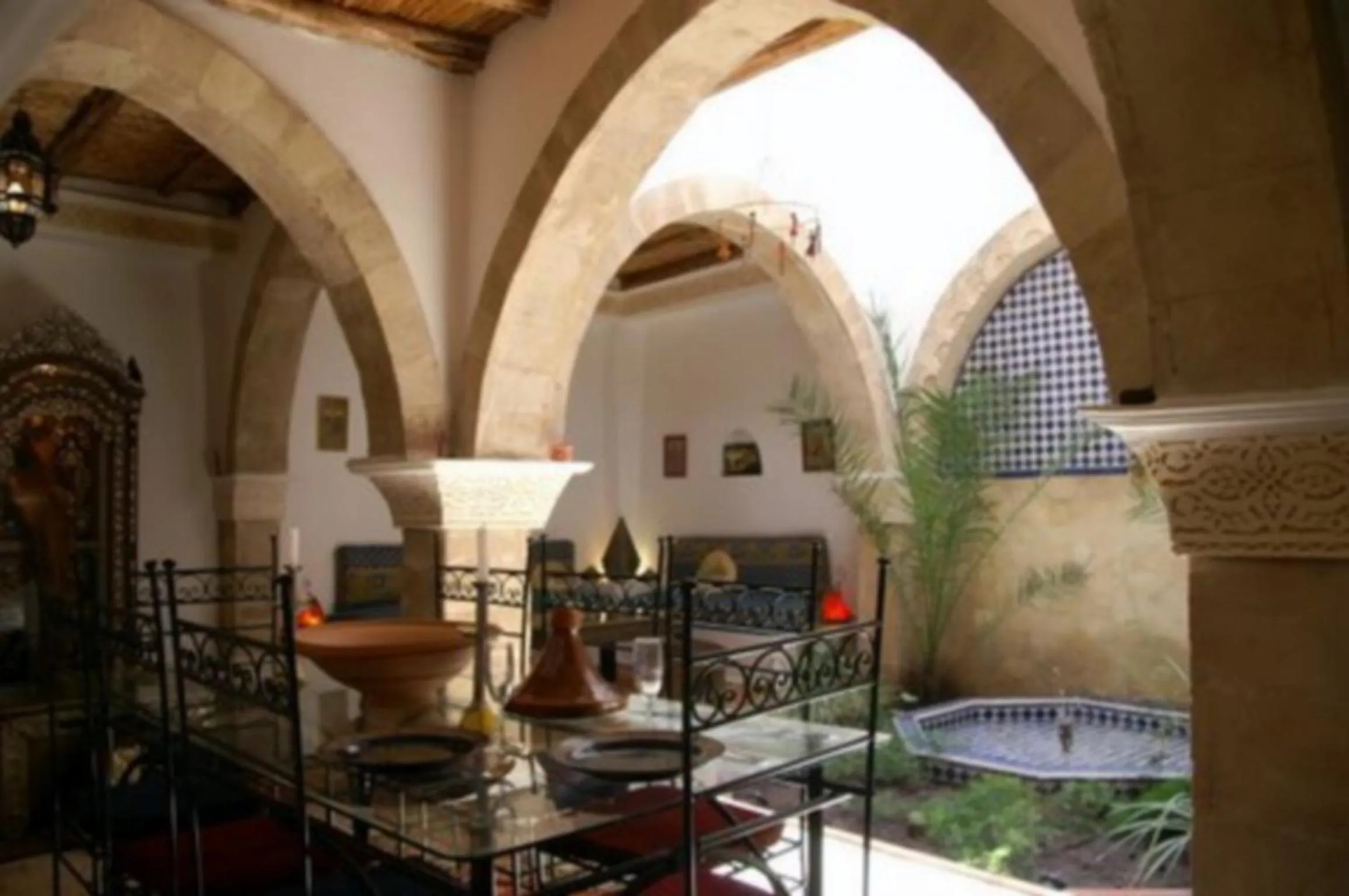 Dining area in Dar Rahaothello