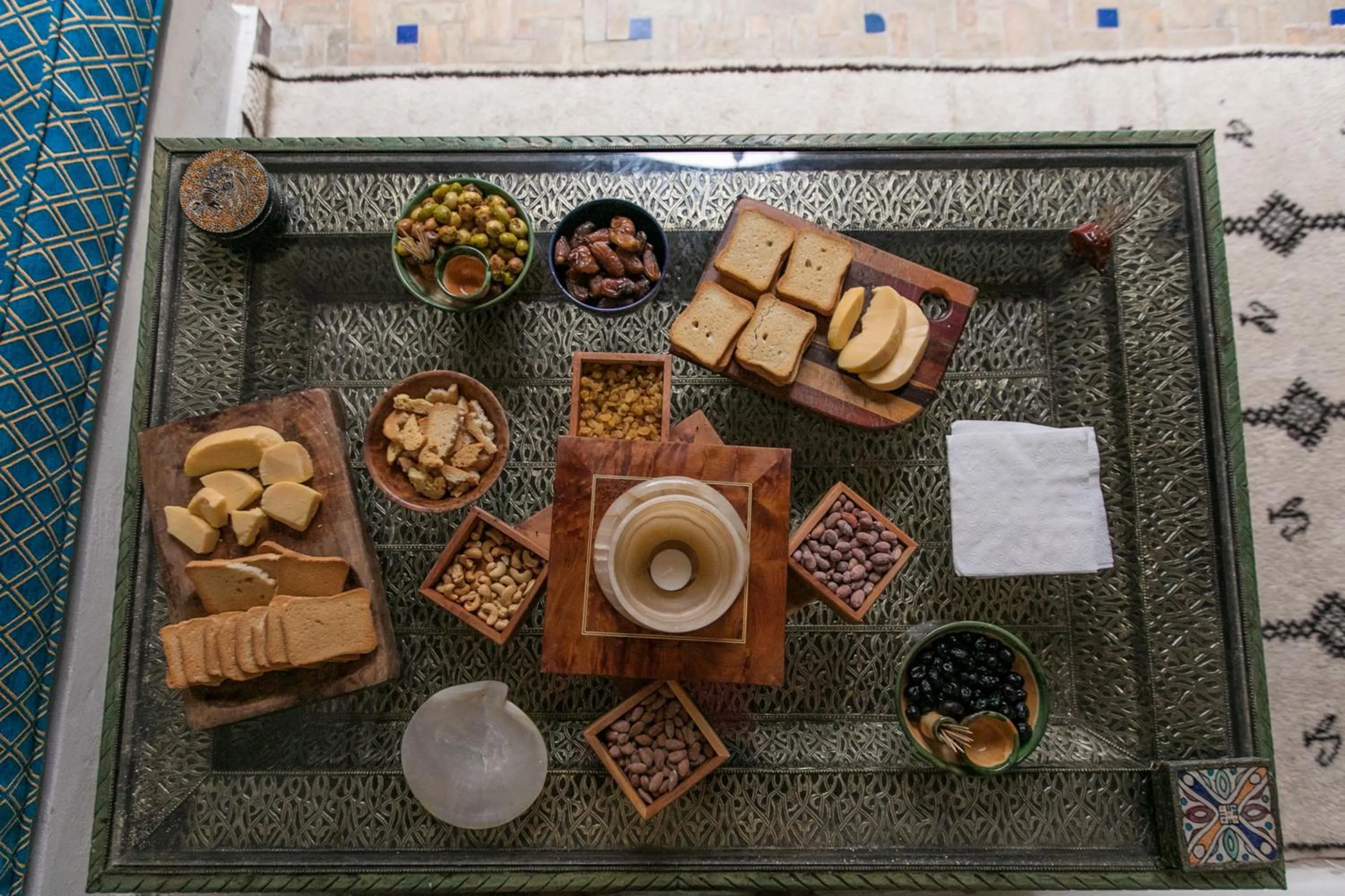 Restaurant/places to eat in Dar Rahaothello