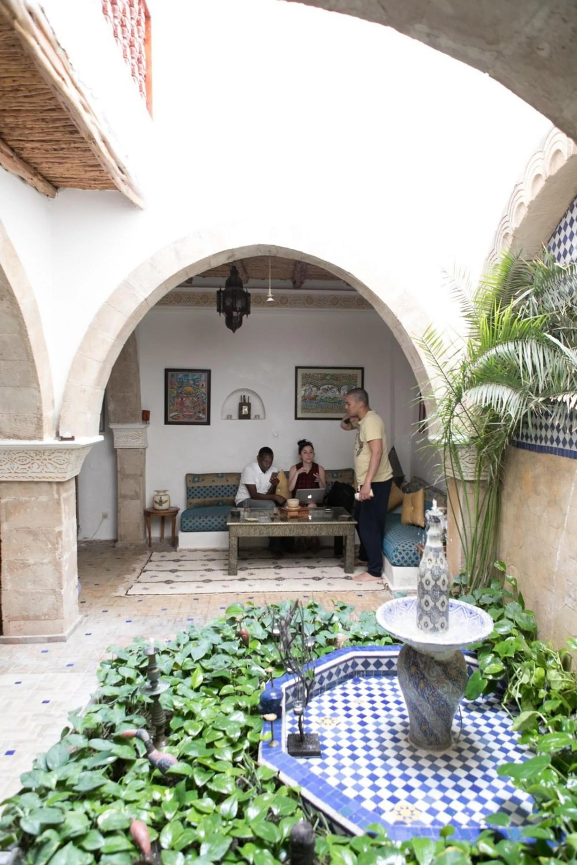 Area and facilities in Dar Rahaothello