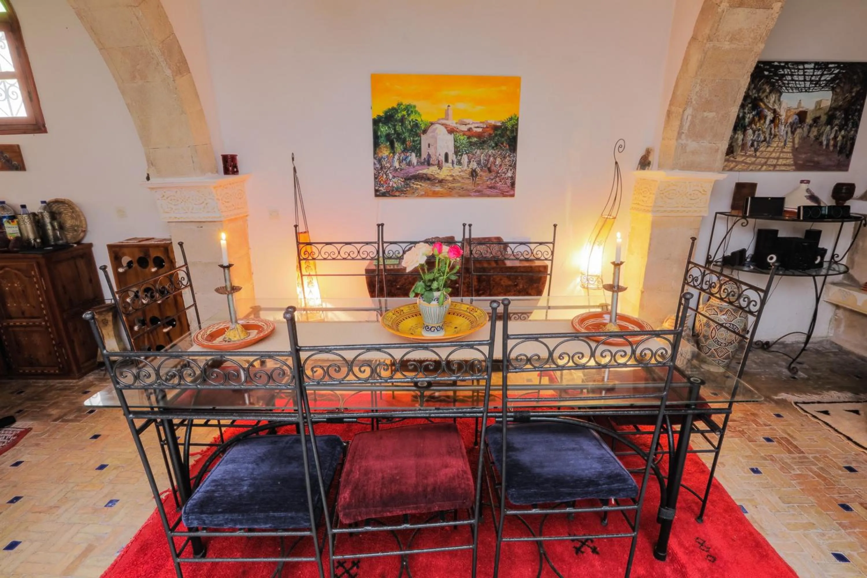 Dining area in Dar Rahaothello