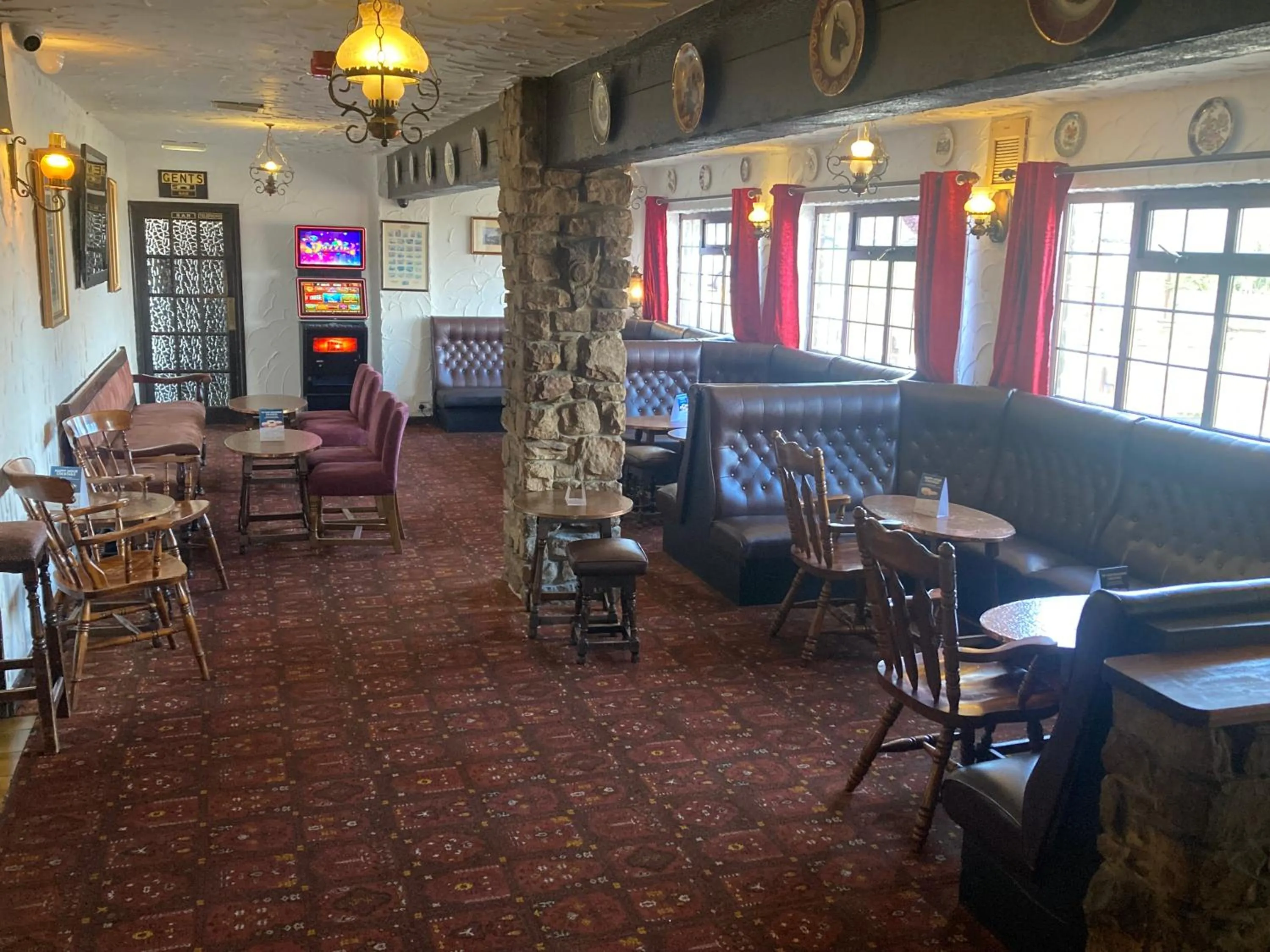 Restaurant/places to eat in Green Acre Motel