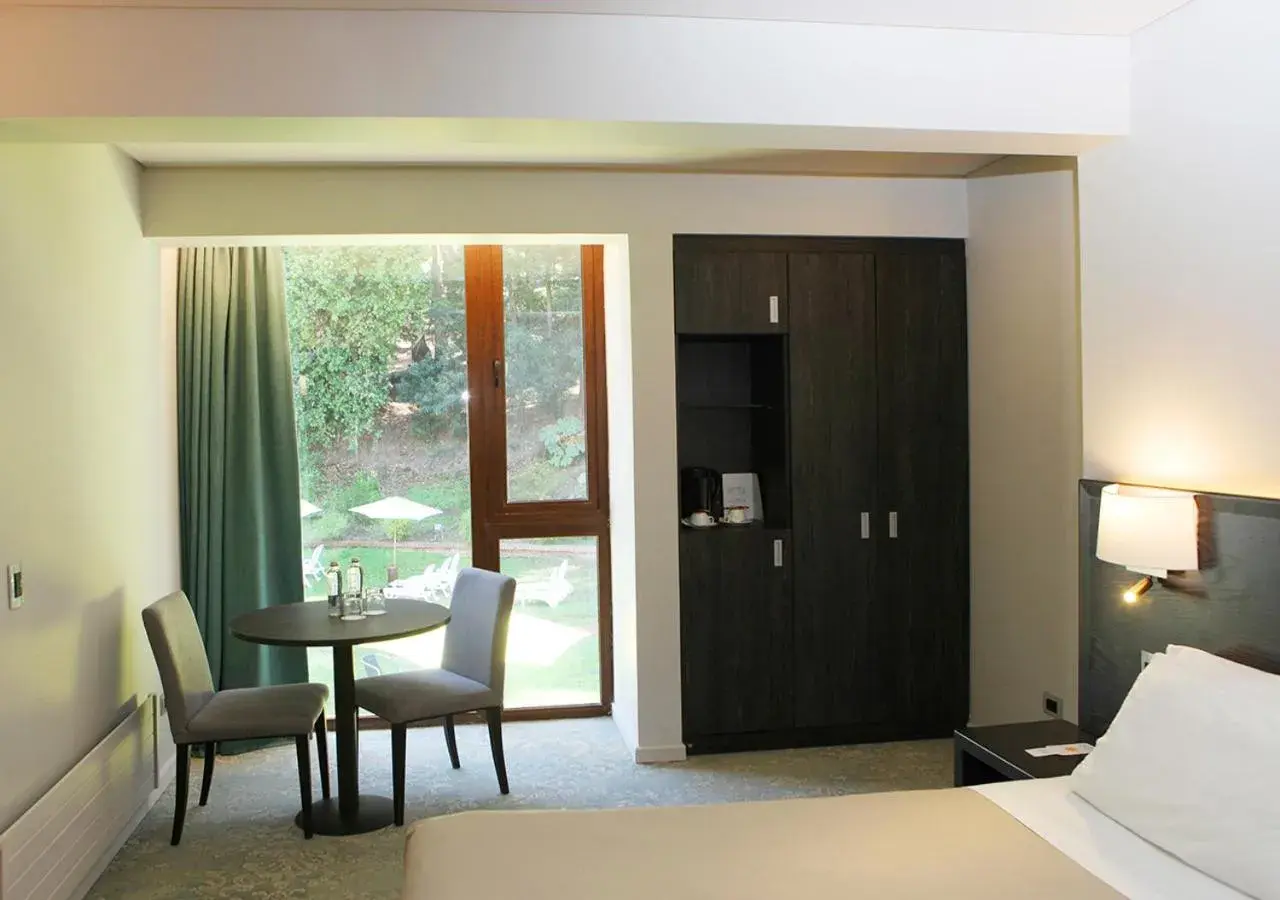 Photo of the whole room, Bed in Hotel Bosque de Reñaca Photo of the whole room, Bed in Hotel Bosque de Reñaca