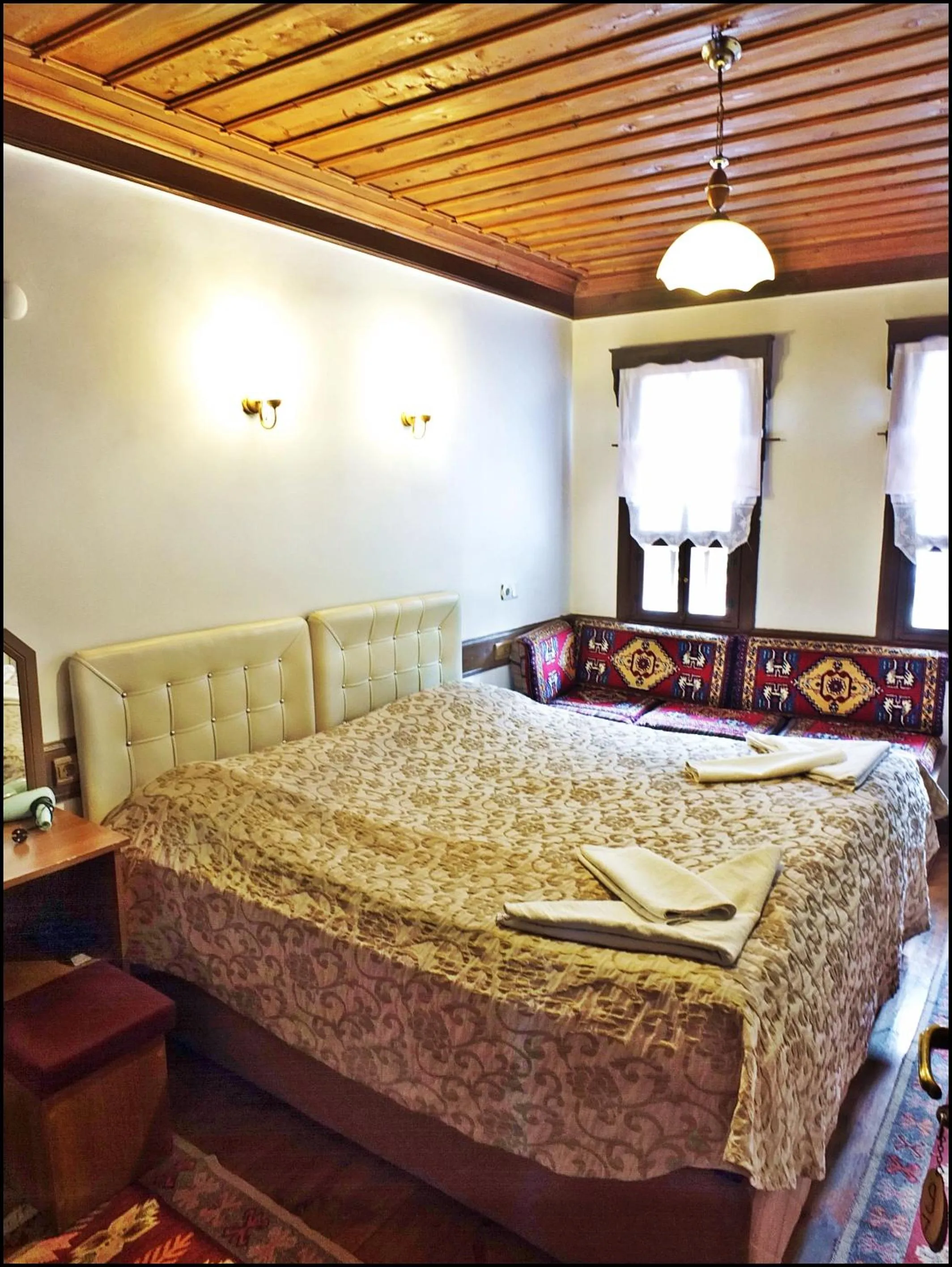 Bed in Cakiroglu Konak