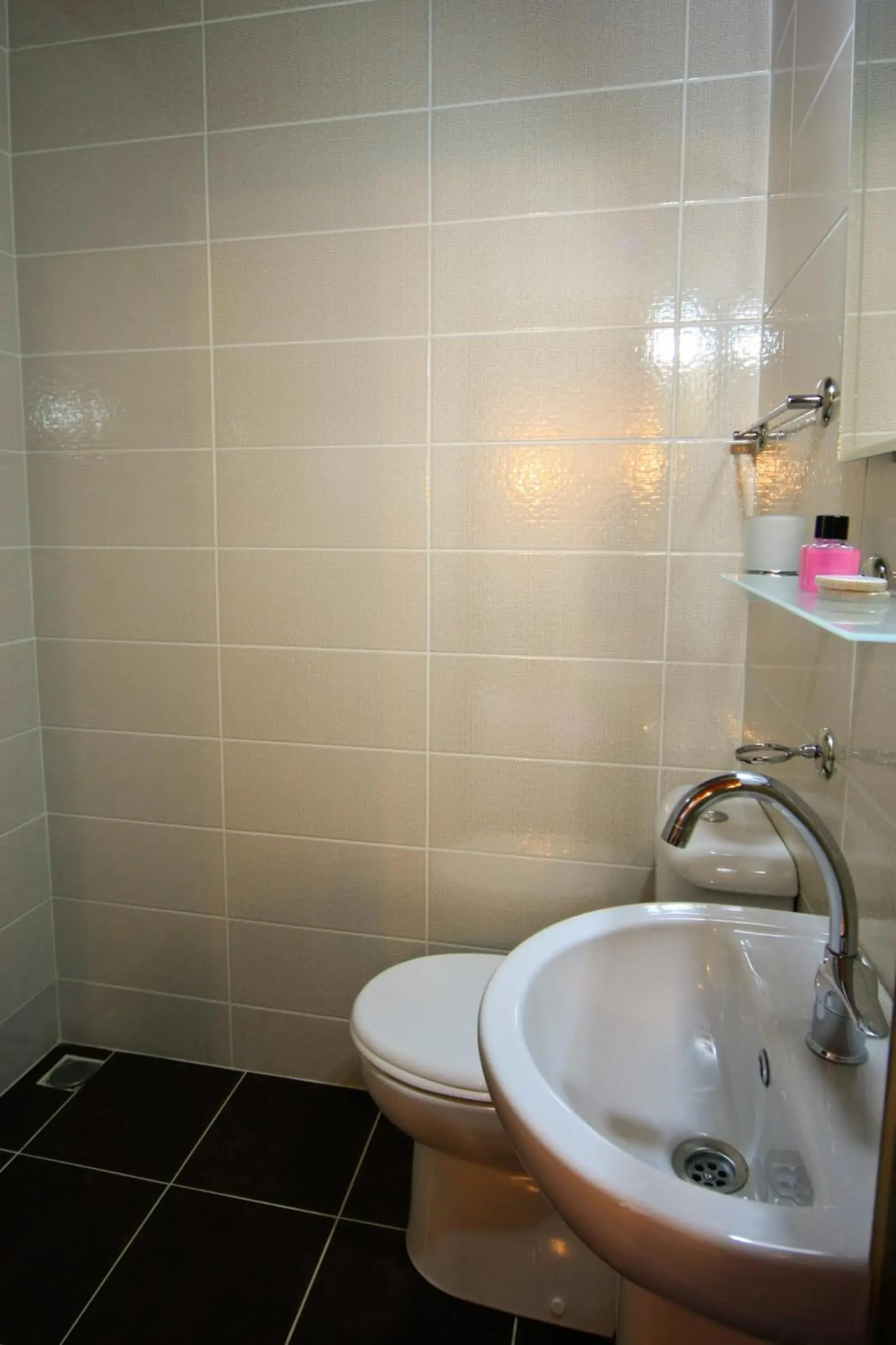 Budget Twin Room in Cakiroglu Konak Budget Twin Room in Cakiroglu Konak