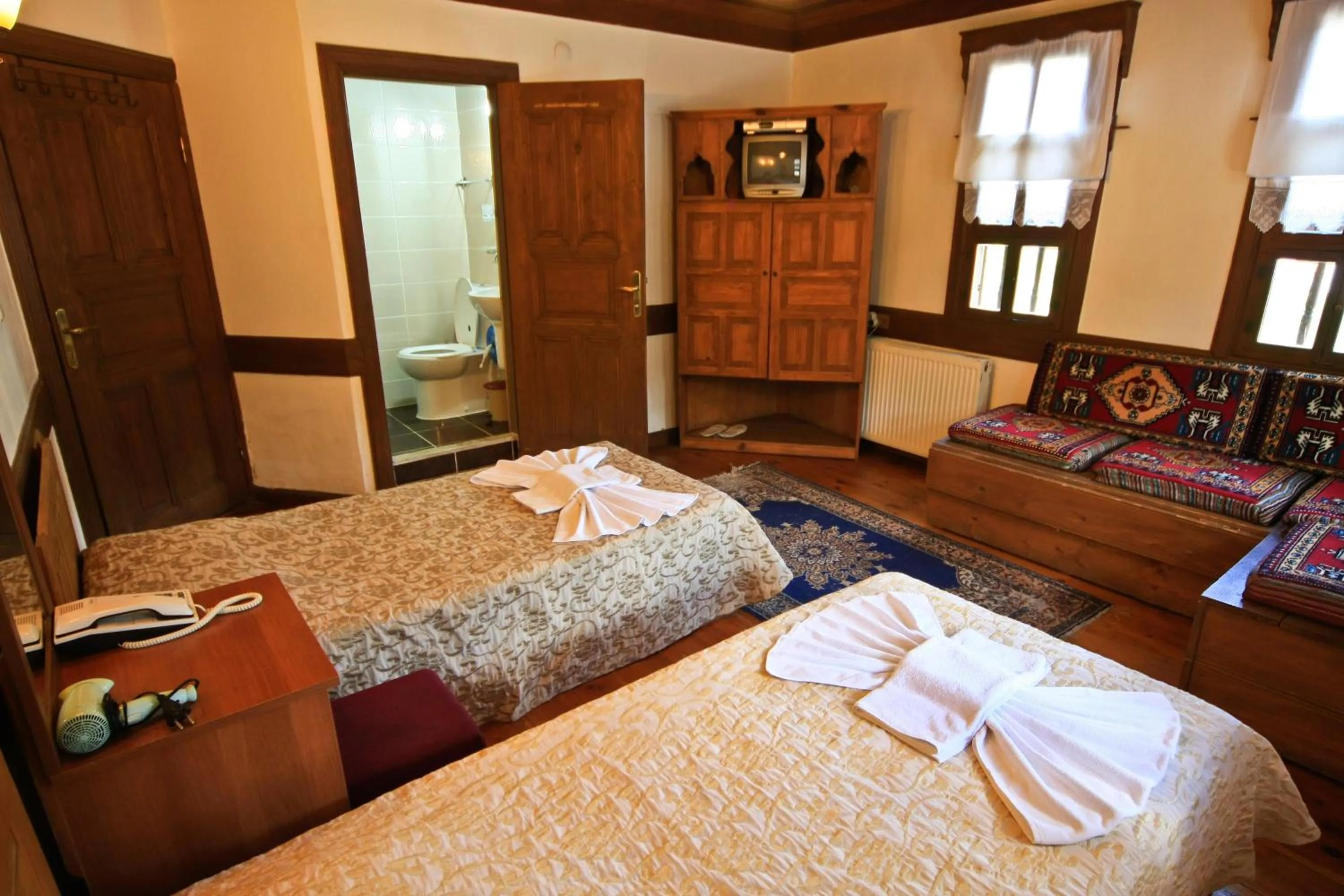 Bed in Cakiroglu Konak